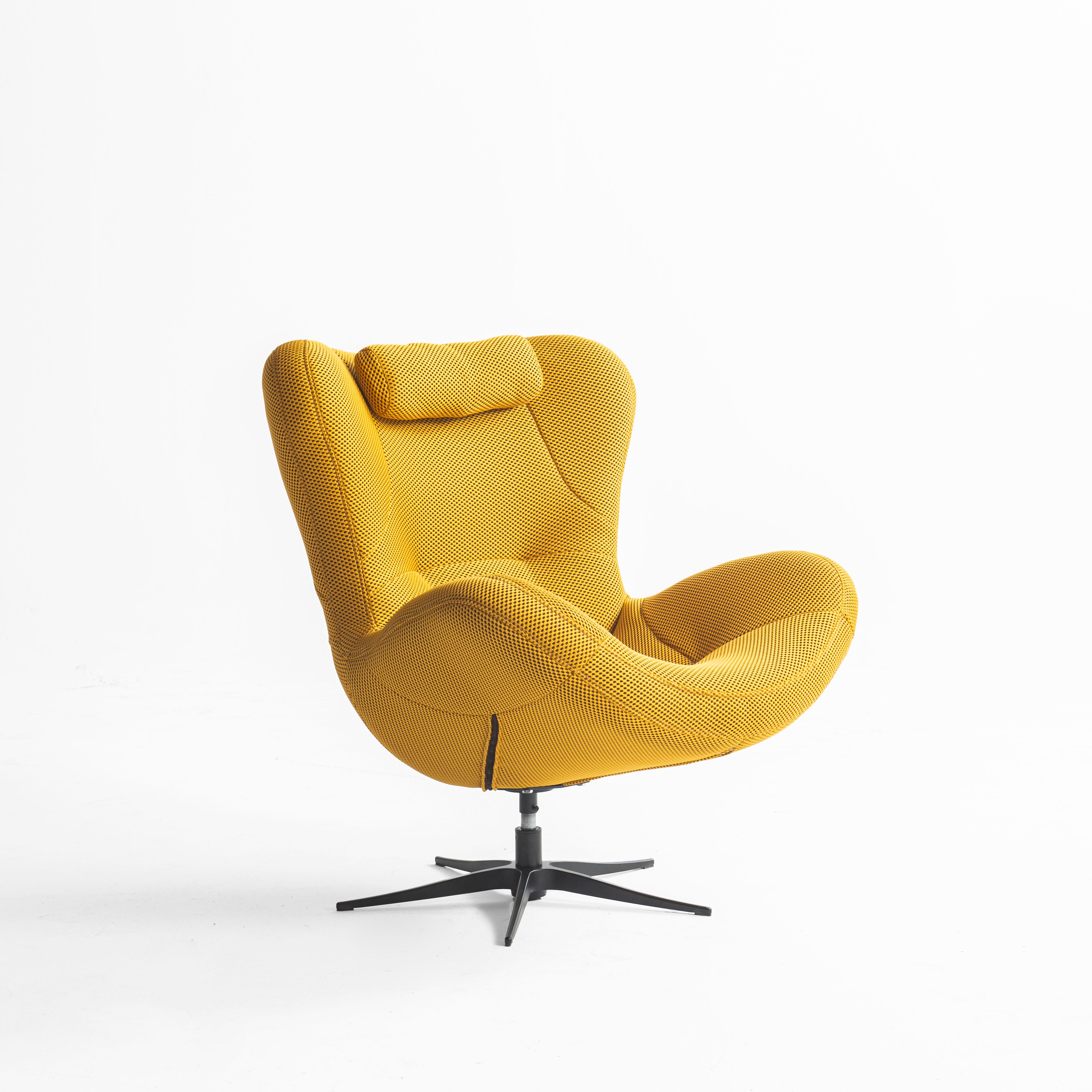 Кресло «Yonca» с въртяща се основа