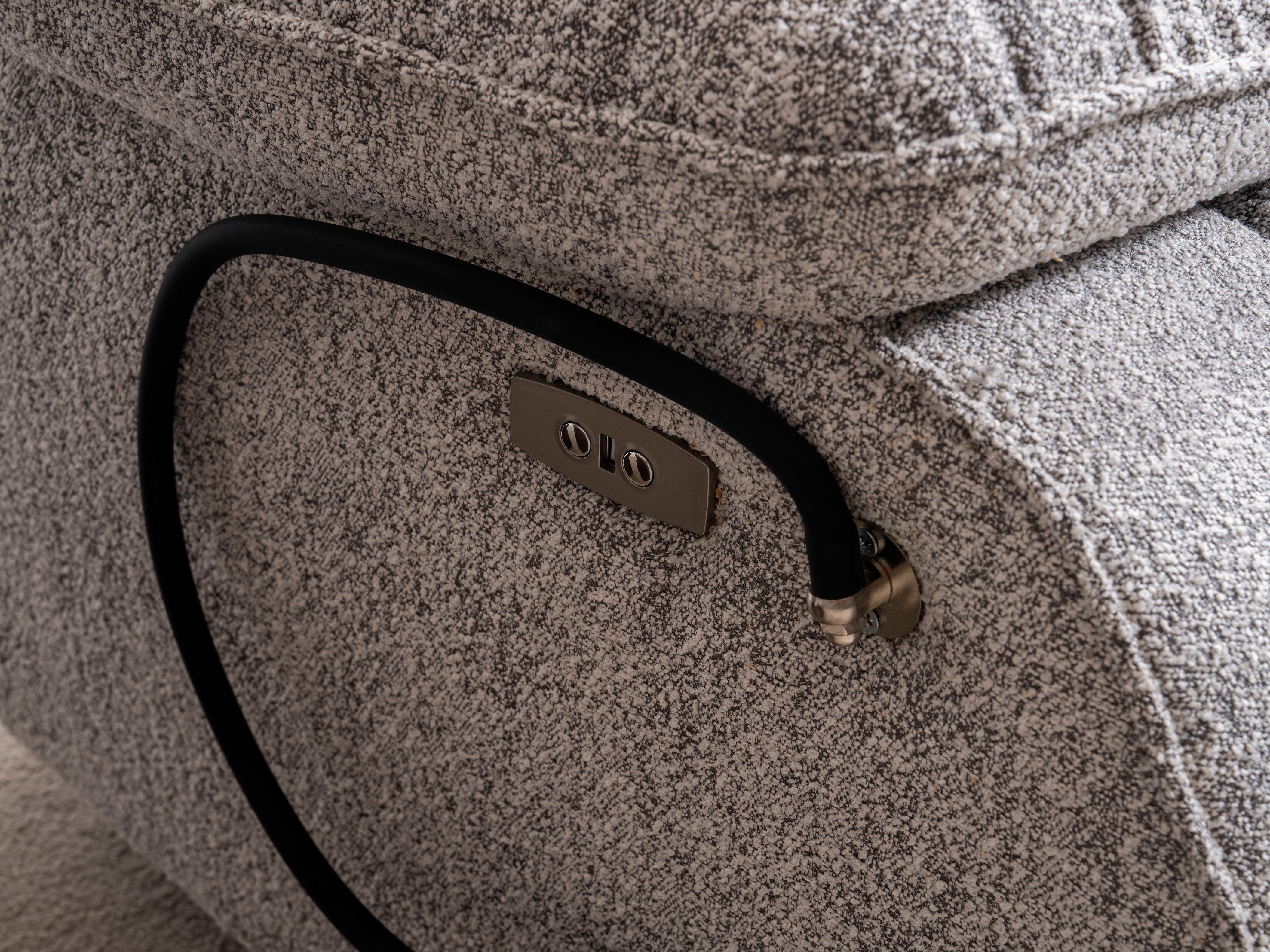 Кресло «Safran» с електрически релакс механизъм и USB зарядна станция