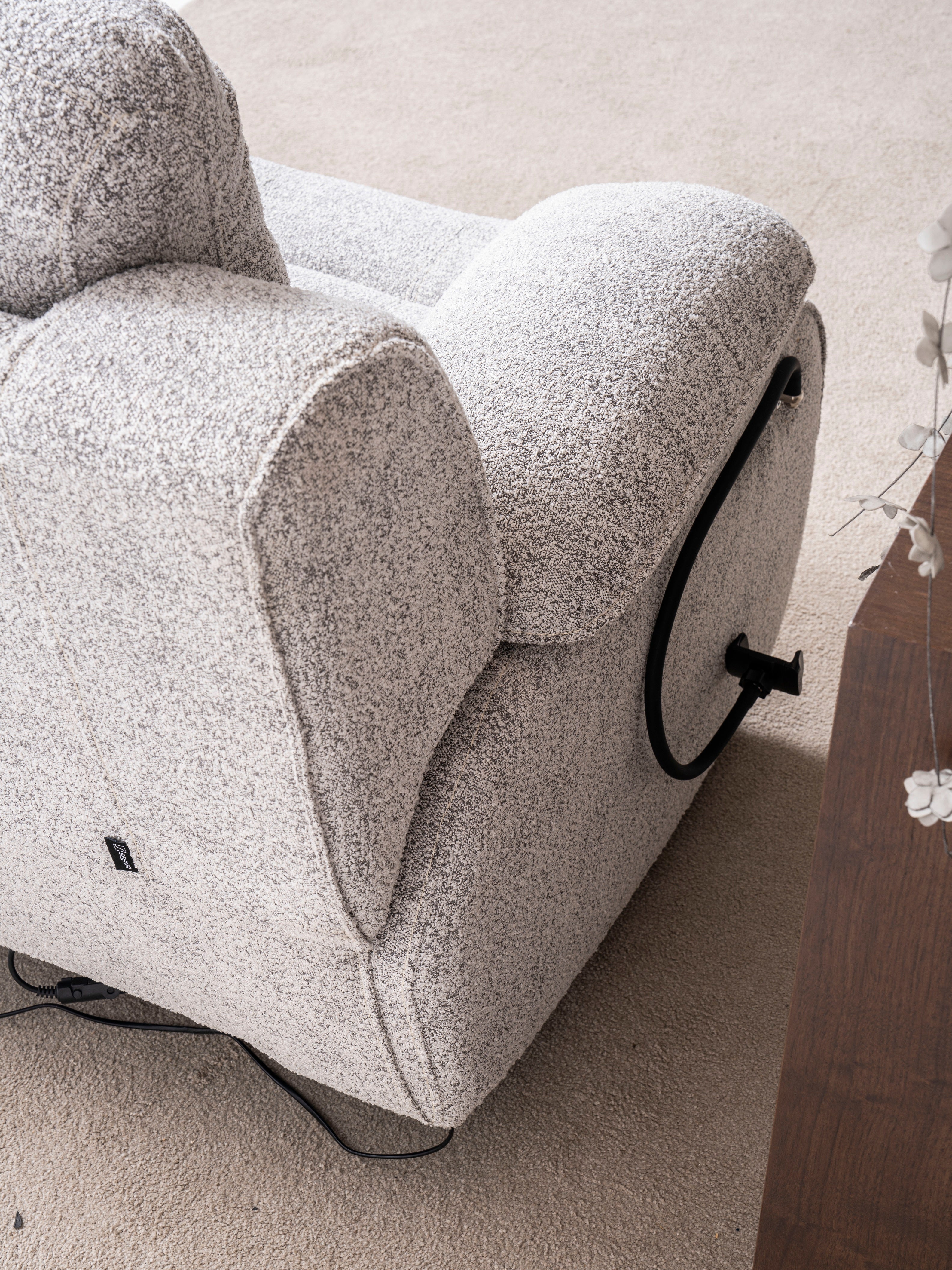 Кресло «Safran» с електрически релакс механизъм и USB зарядна станция