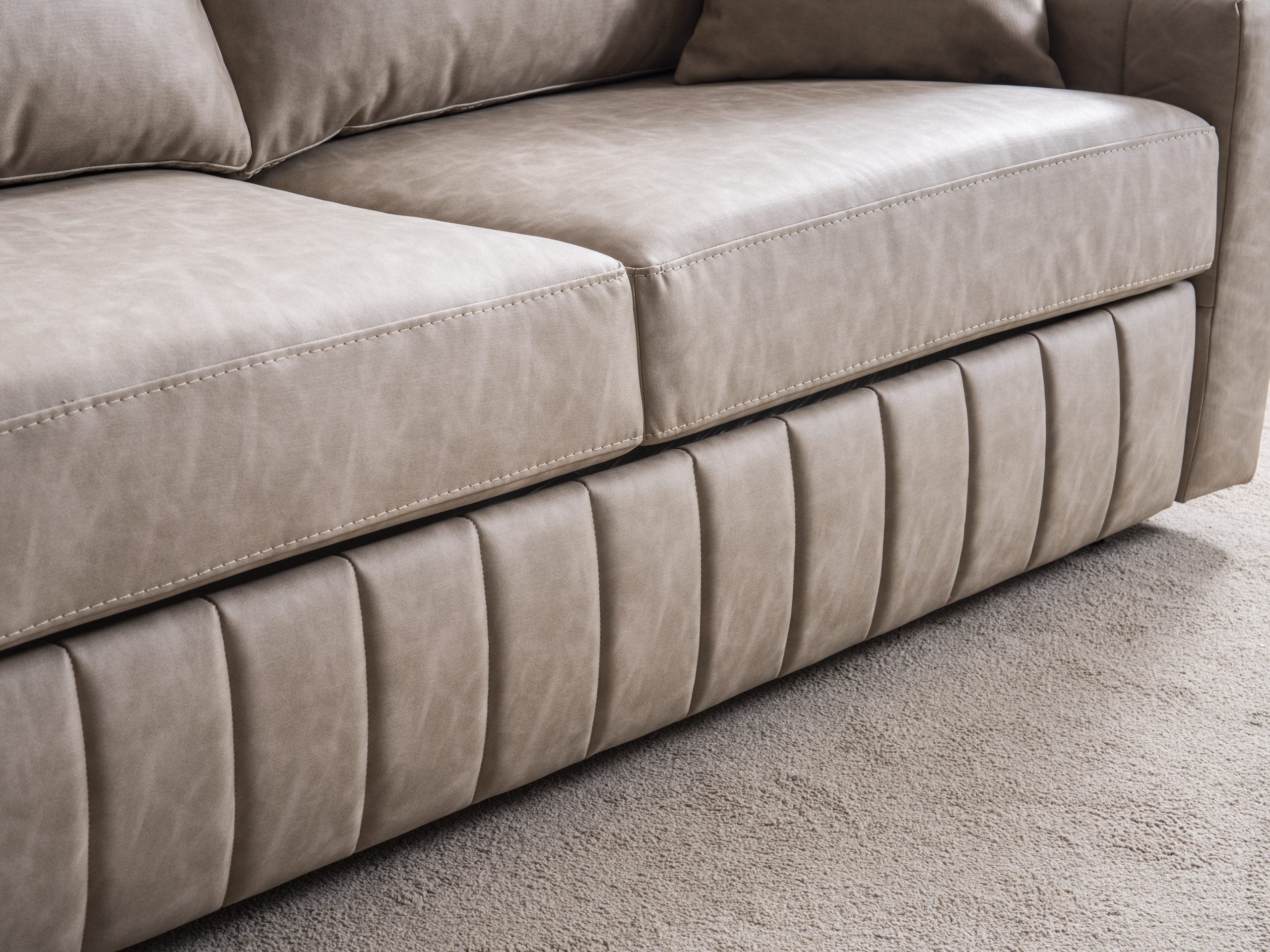 Триместен разтегателен диван - легло «Antik» + 2 декоративни възглавници, ширина 195см