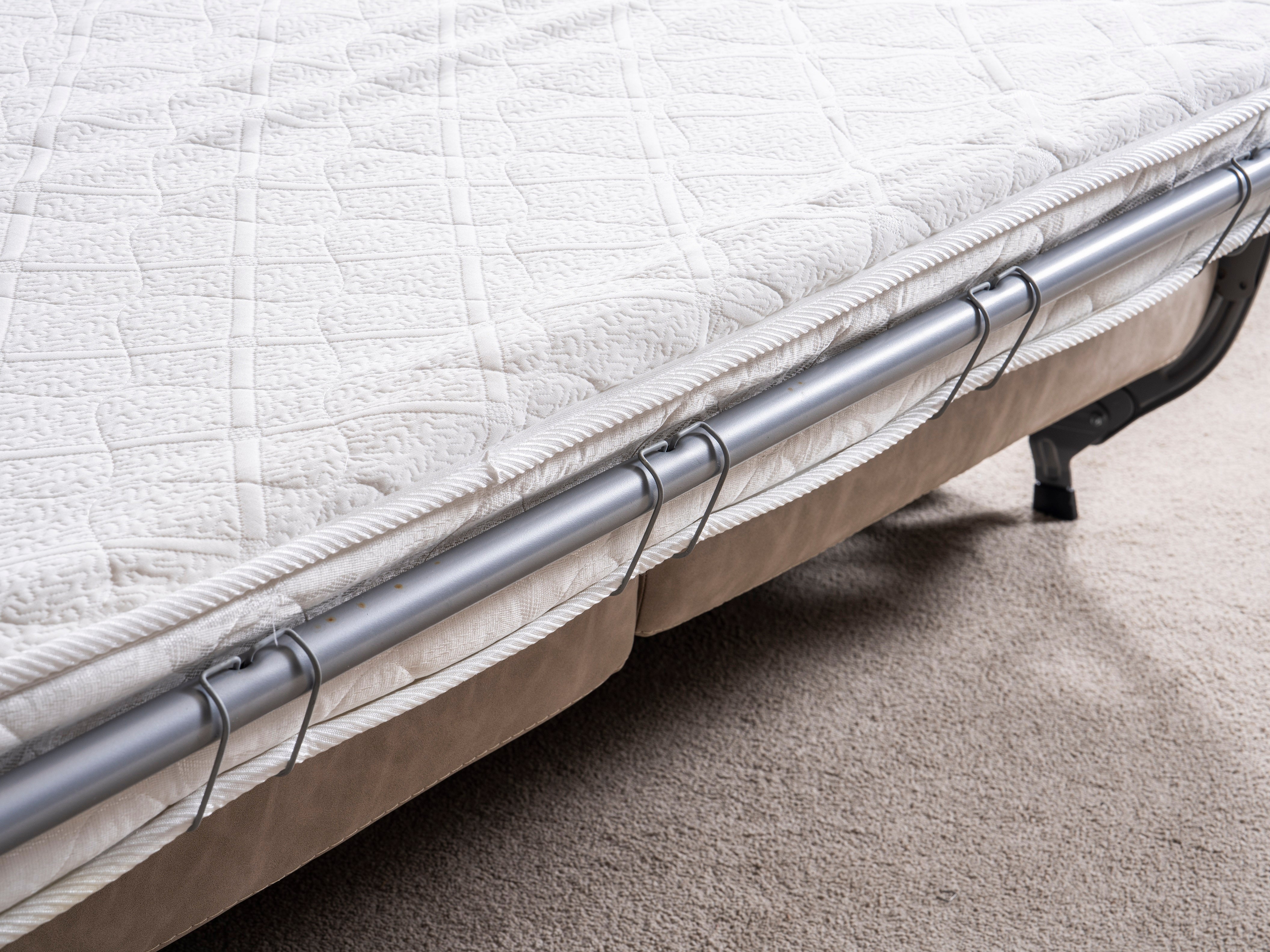 Триместен разтегателен диван - легло «Antik» + 2 декоративни възглавници, ширина 195см