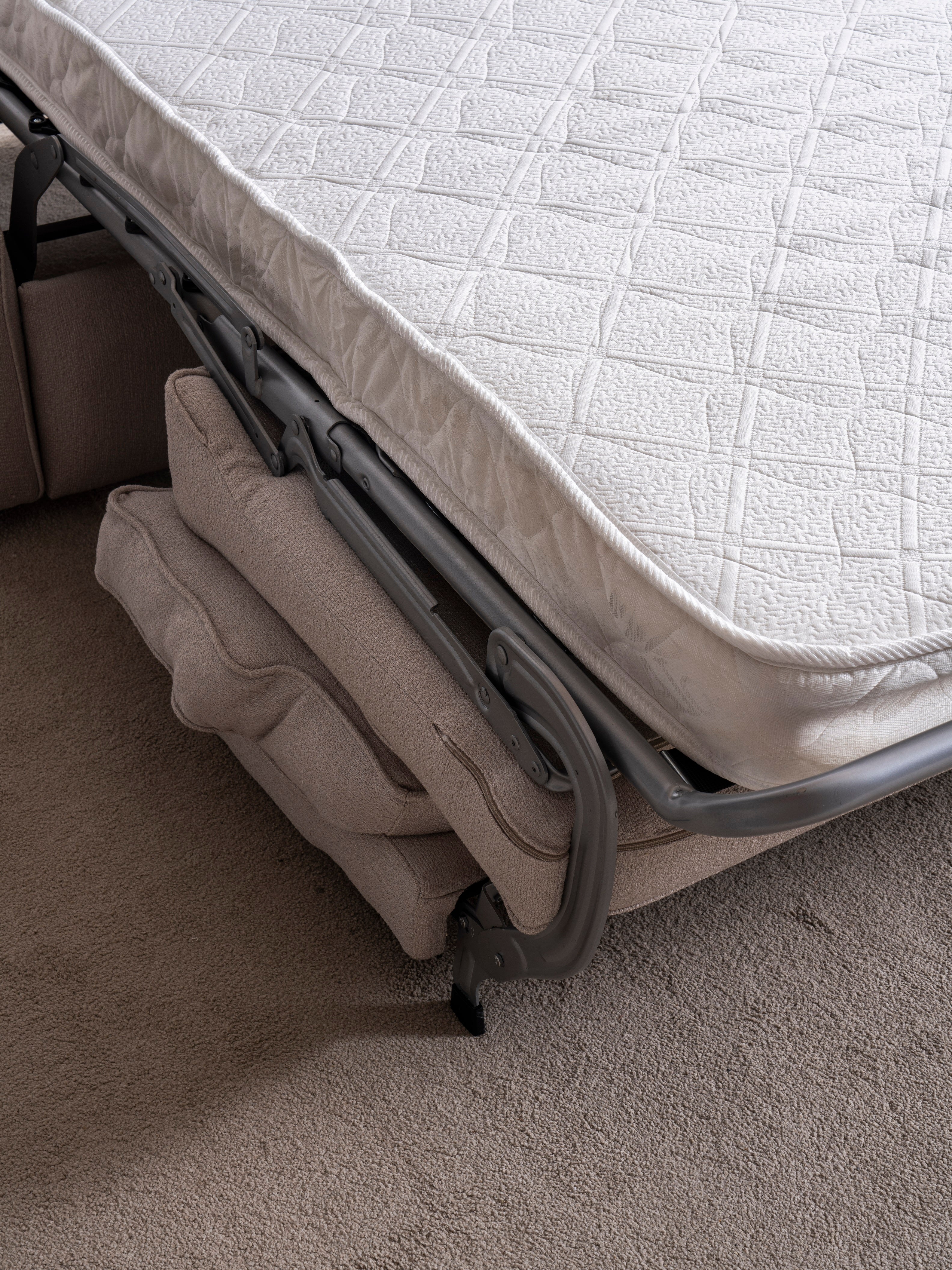 Триместен разтегателен диван - легло «Antik» + 2 декоративни възглавници, ширина 195см