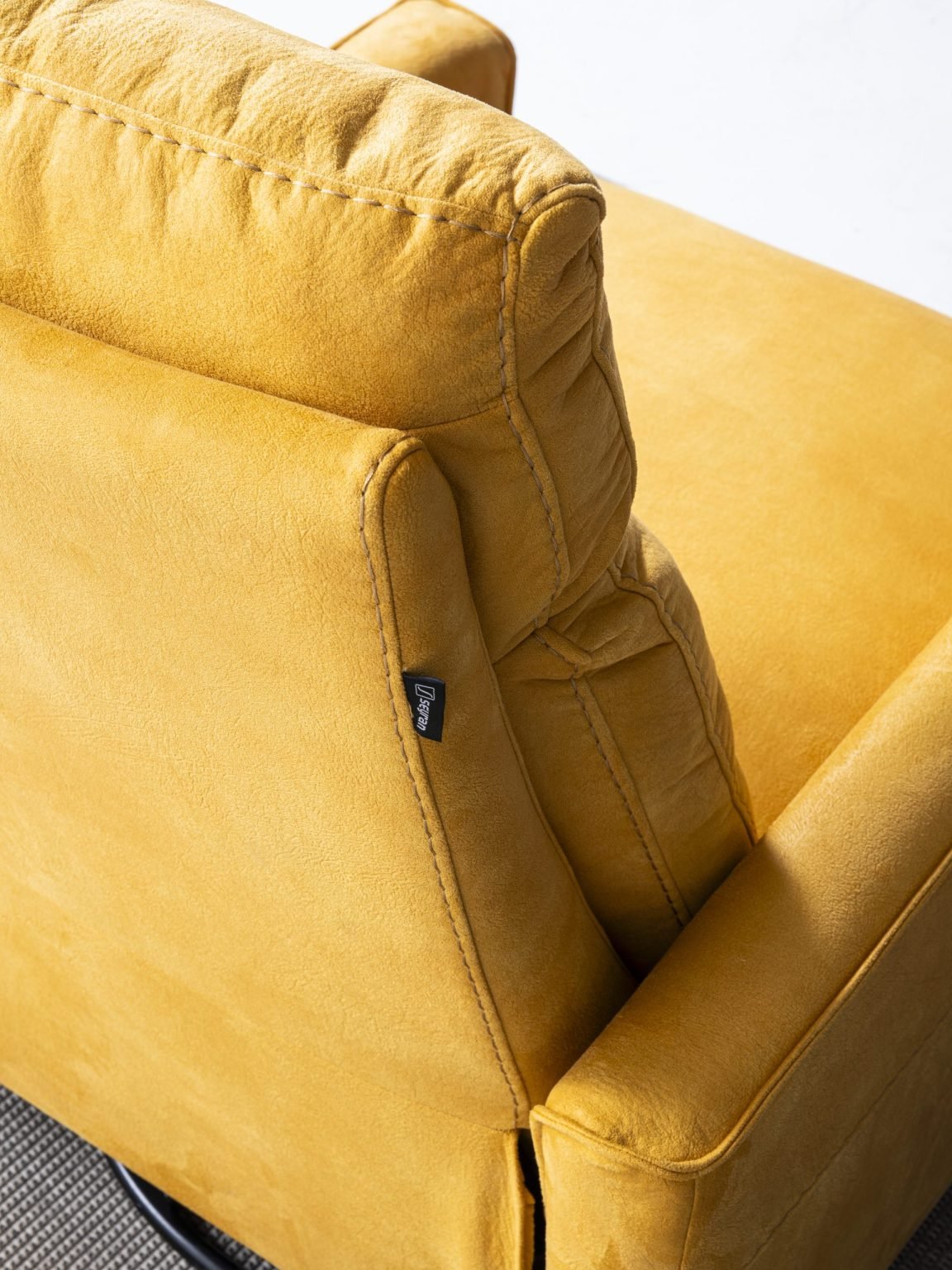 Кресло «Girit» с електрически релакс механизъм, USB зарядна станция