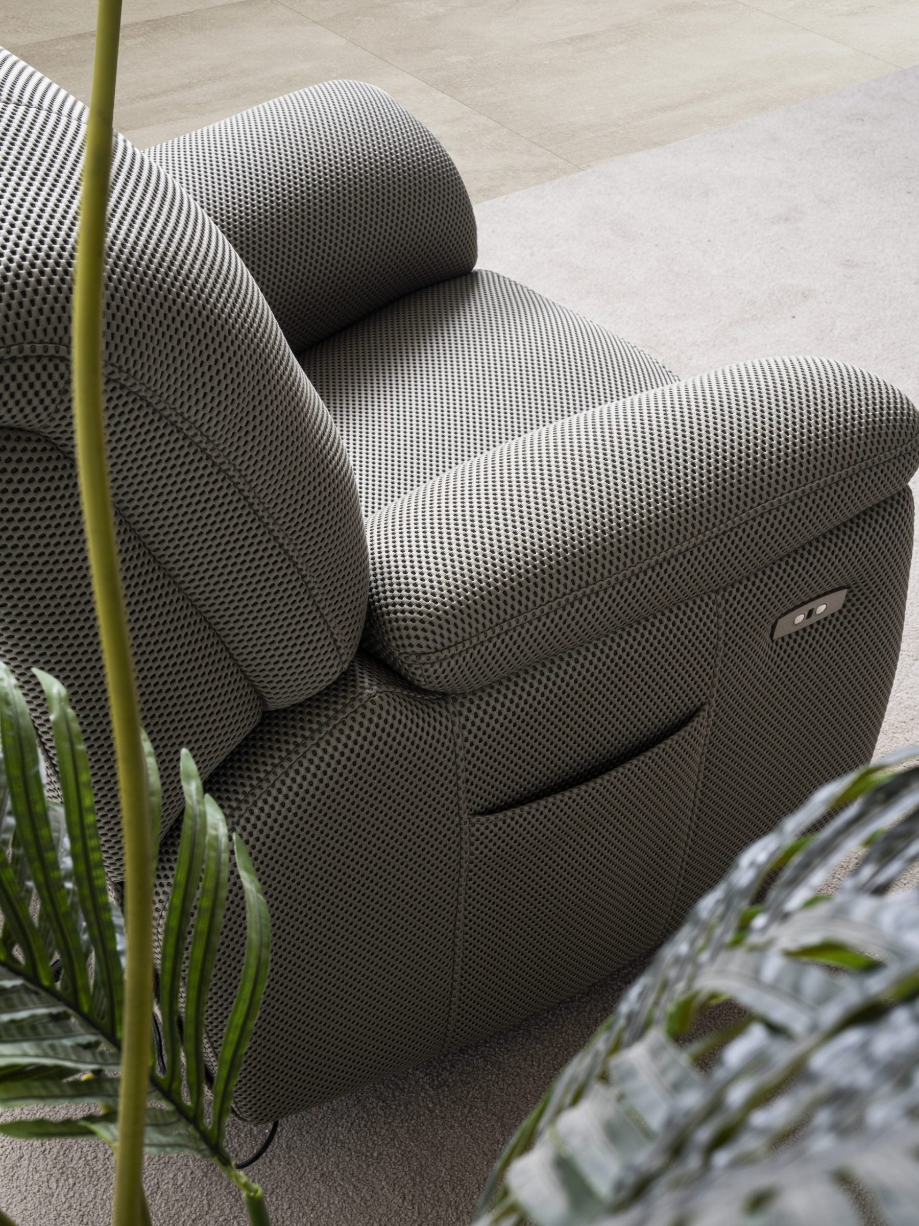 Кресло «Arsiyan» с електрически релакс механизъм, USB зарядна станция