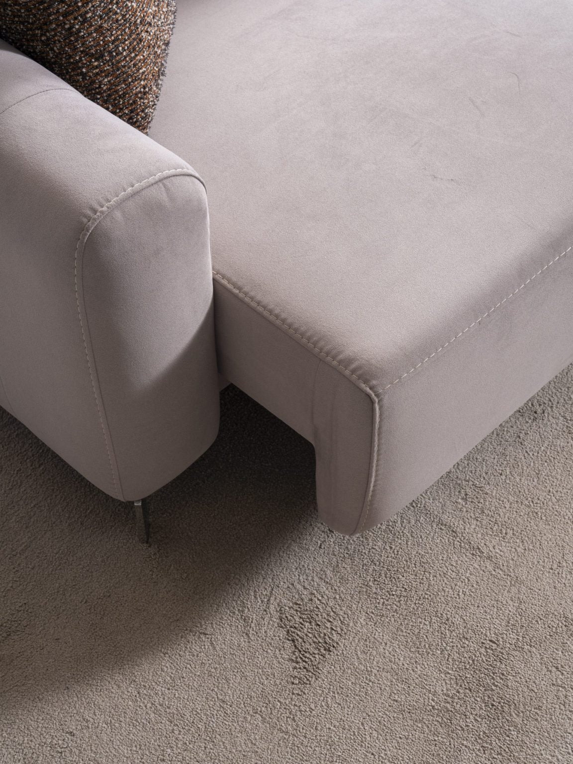 Ъглов разтегателен диван «Burgaz» + електрически механизъм, USB зарядна станция, ширина 370см