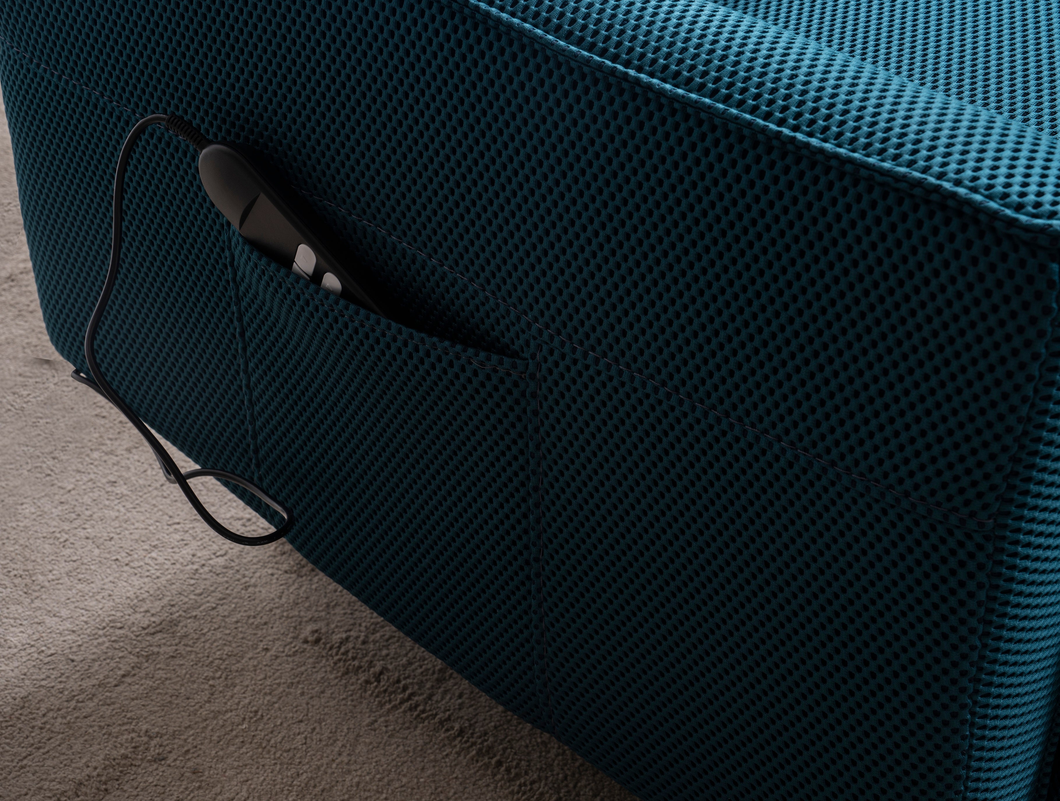 Кресло «Girit Medical» с електрически релакс механизъм, USB зарядна станция