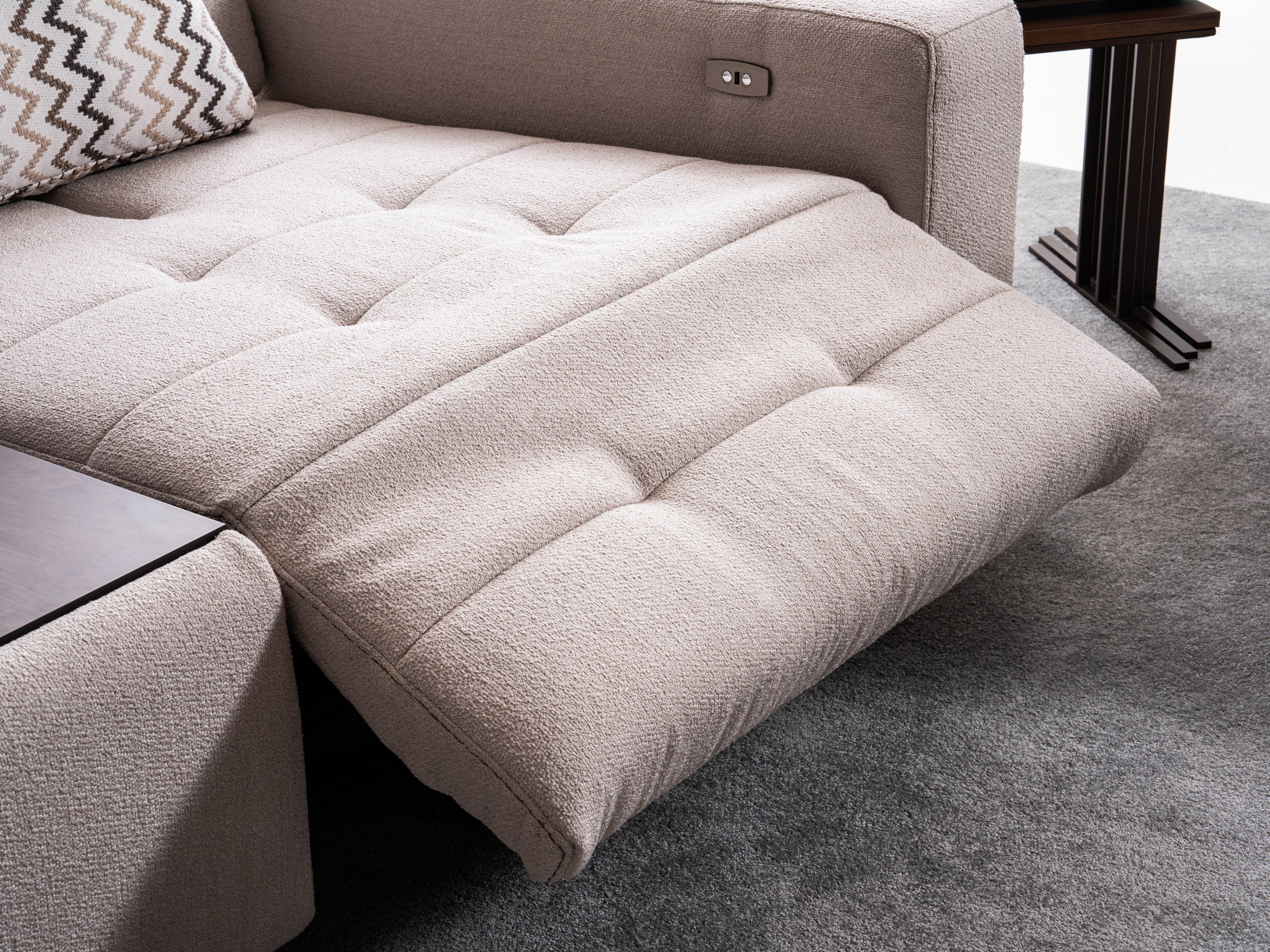 Триместен диван «Delta» + конзола с охладител за вино, електрически механизъм, USB зарядна станция, ширина 274см