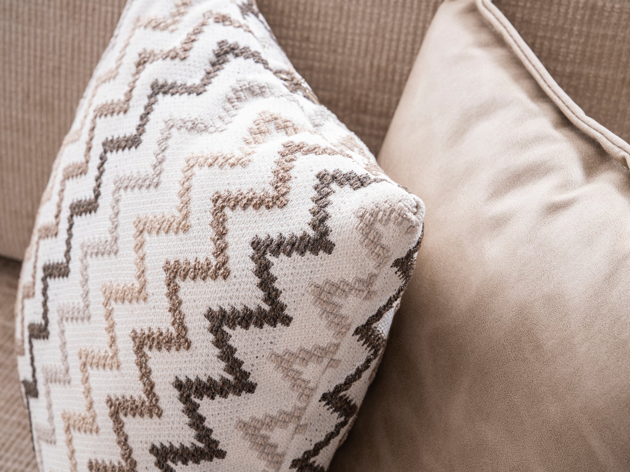 Ъглов разтегателен диван - легло «Kalyon» + електрически механизъм и USB зарядна станция, ширина 270 или 290см