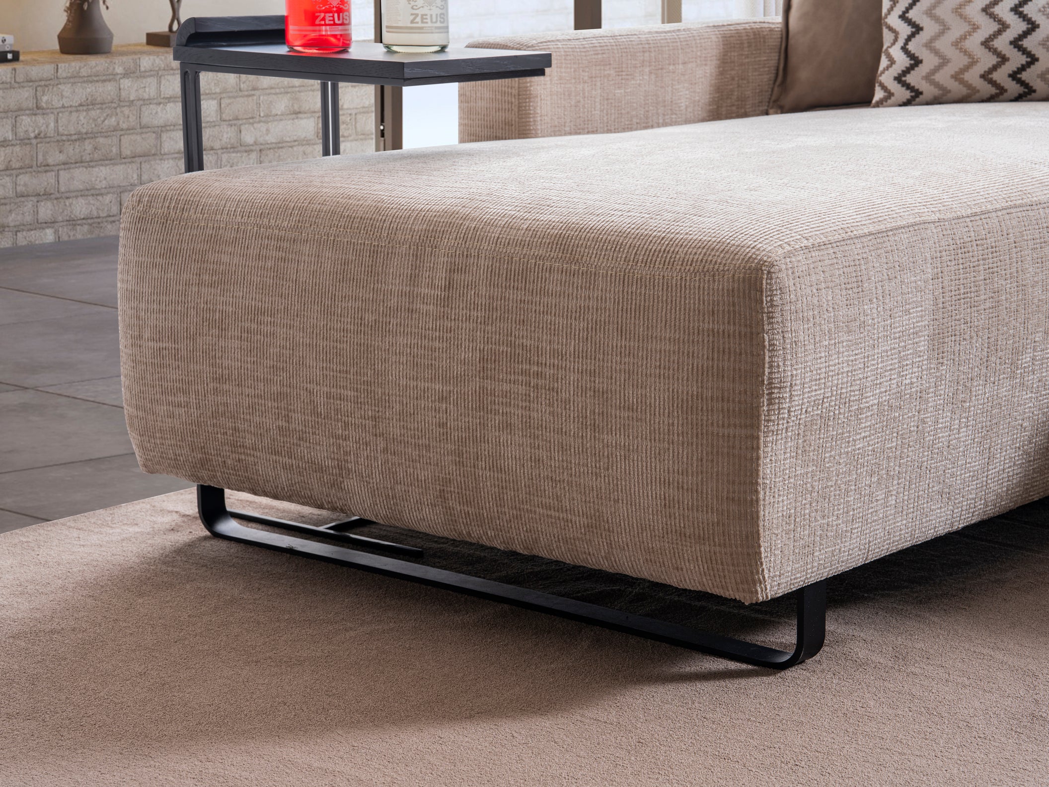 Ъглов разтегателен диван - легло «Kalyon» + електрически механизъм и USB зарядна станция, ширина 270 или 290см