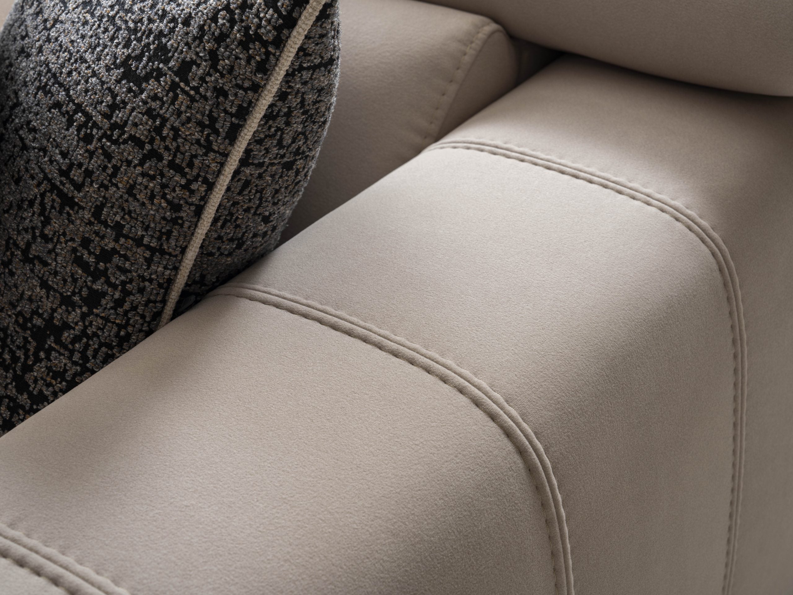 Ъглов разтегателен диван «Uludag» + електрически механизъм, USB зарядна станция, ширина 340см