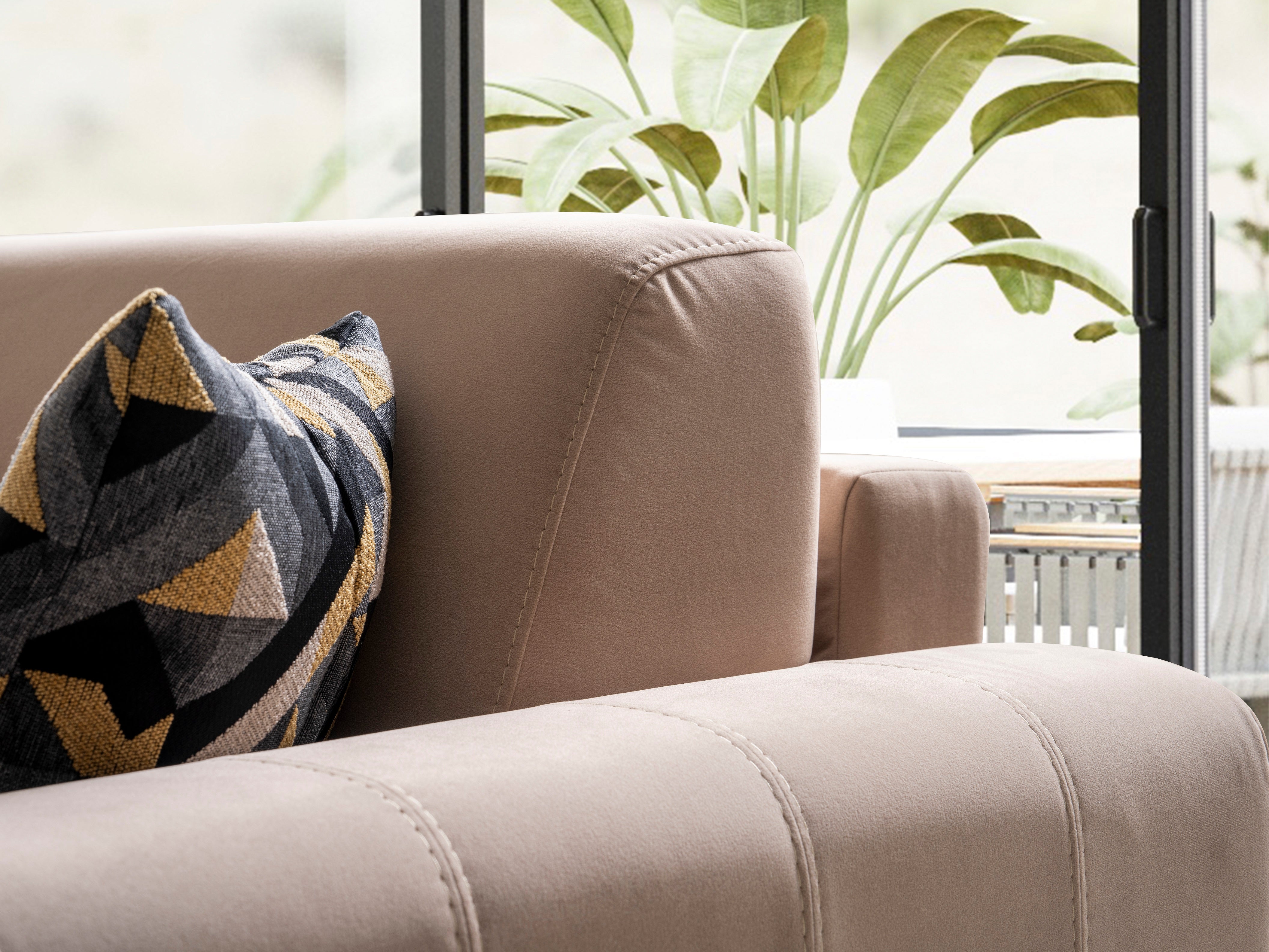 Триместен разтегателен диван «Vadi» + 4 декоративни възглавници, ширина 220см