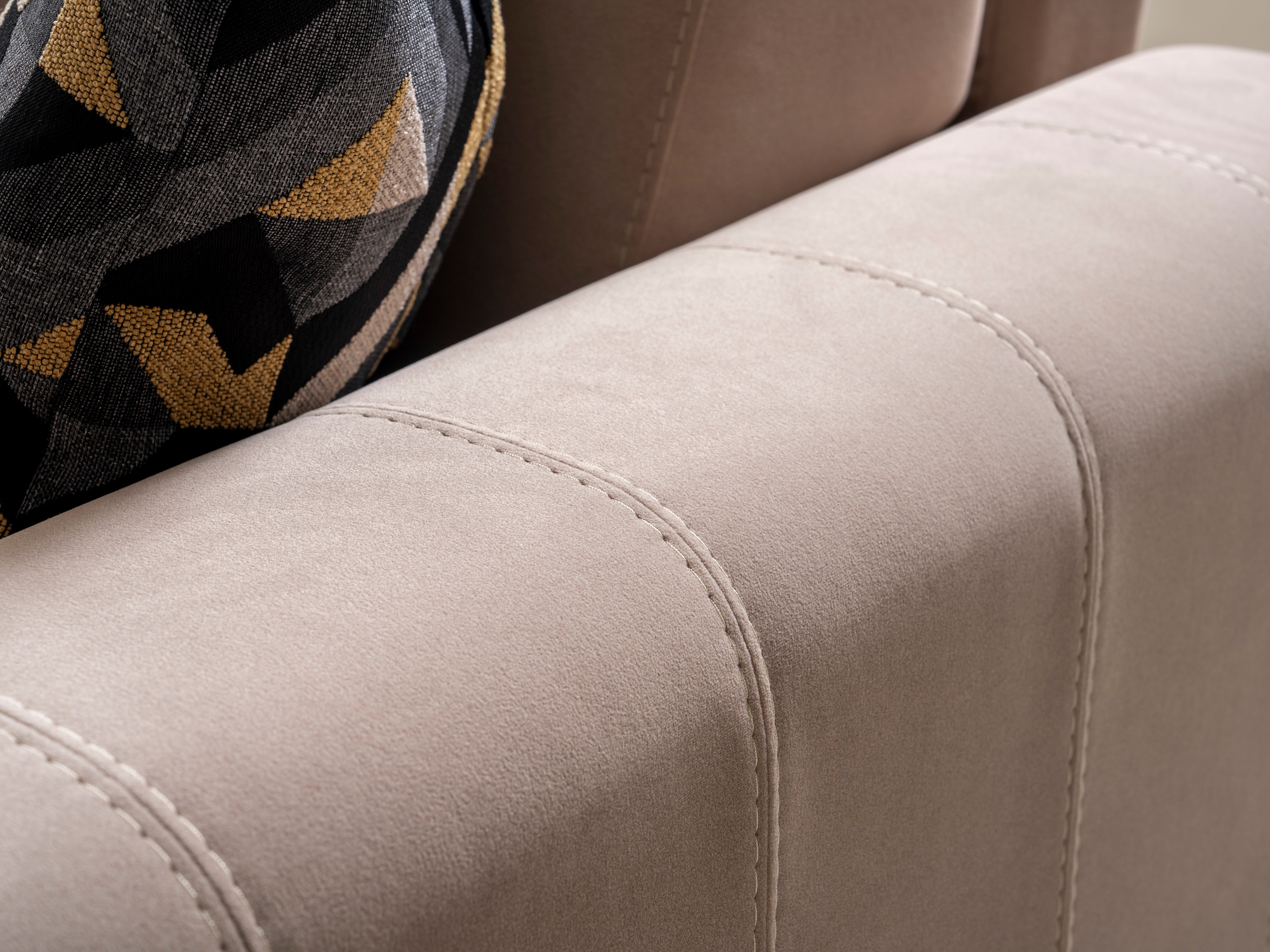 Триместен разтегателен диван «Vadi» + 4 декоративни възглавници, ширина 220см