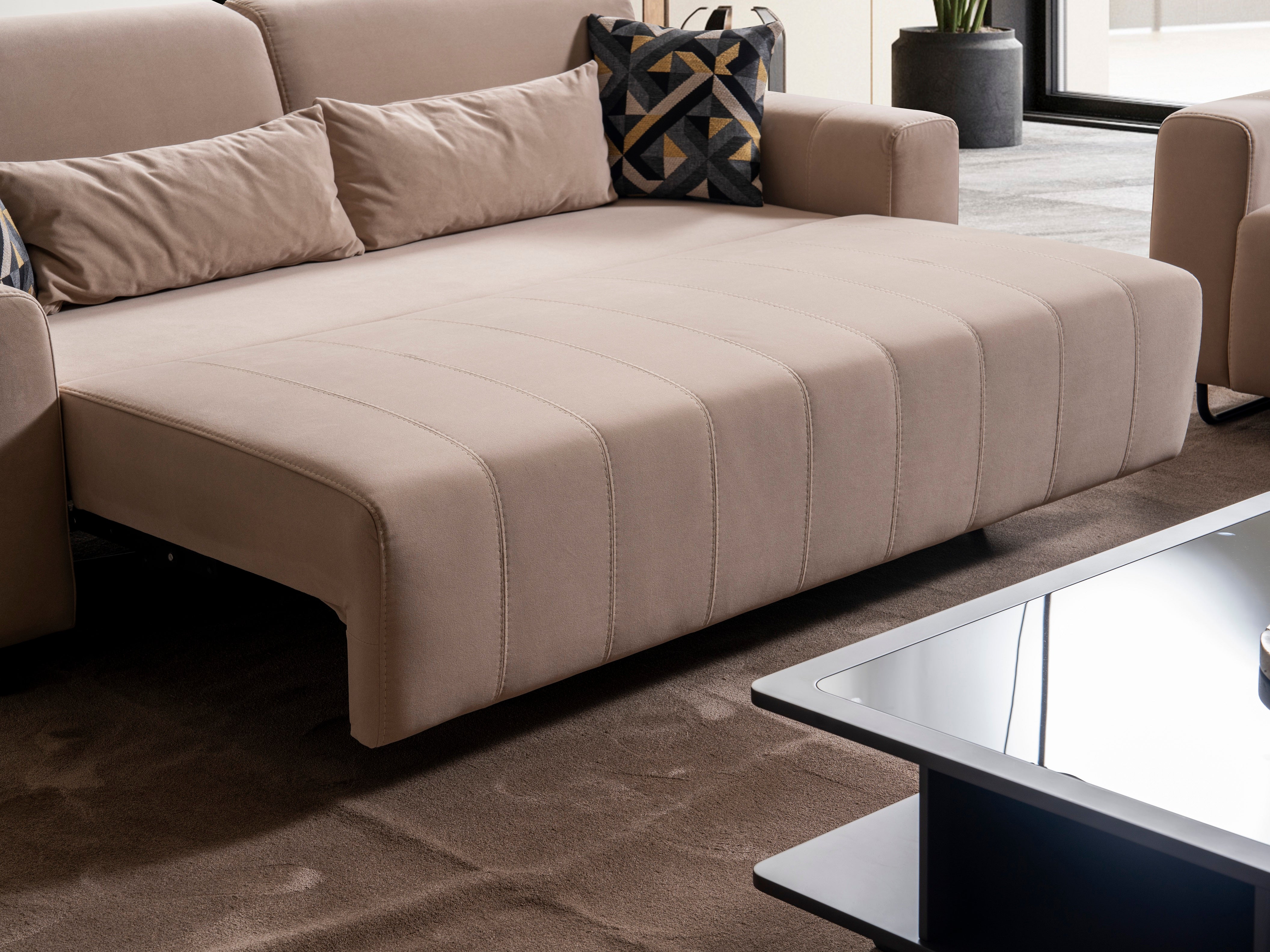 Триместен разтегателен диван «Vadi» + 4 декоративни възглавници, ширина 220см