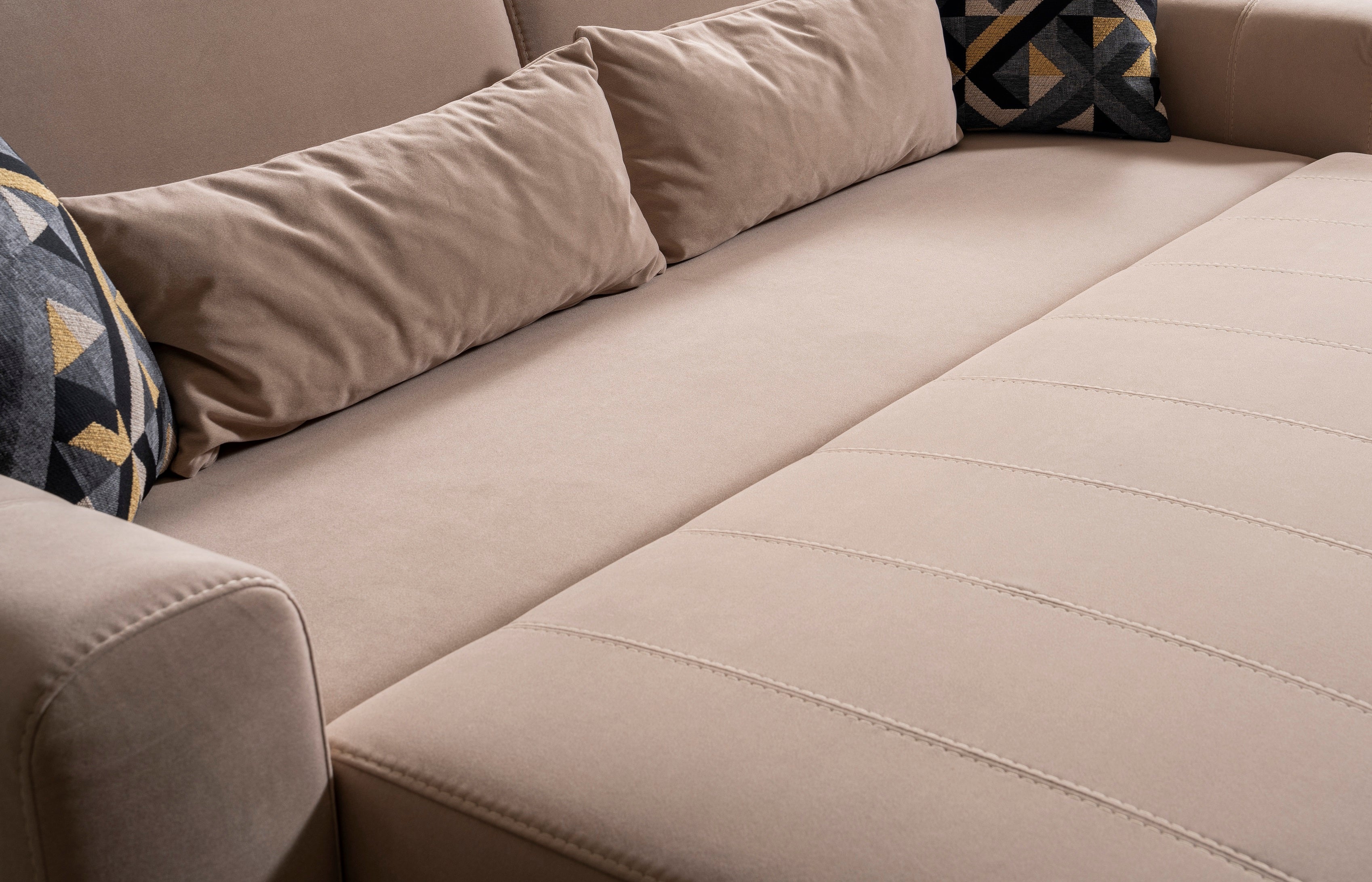 Триместен разтегателен диван «Vadi» + 4 декоративни възглавници, ширина 220см