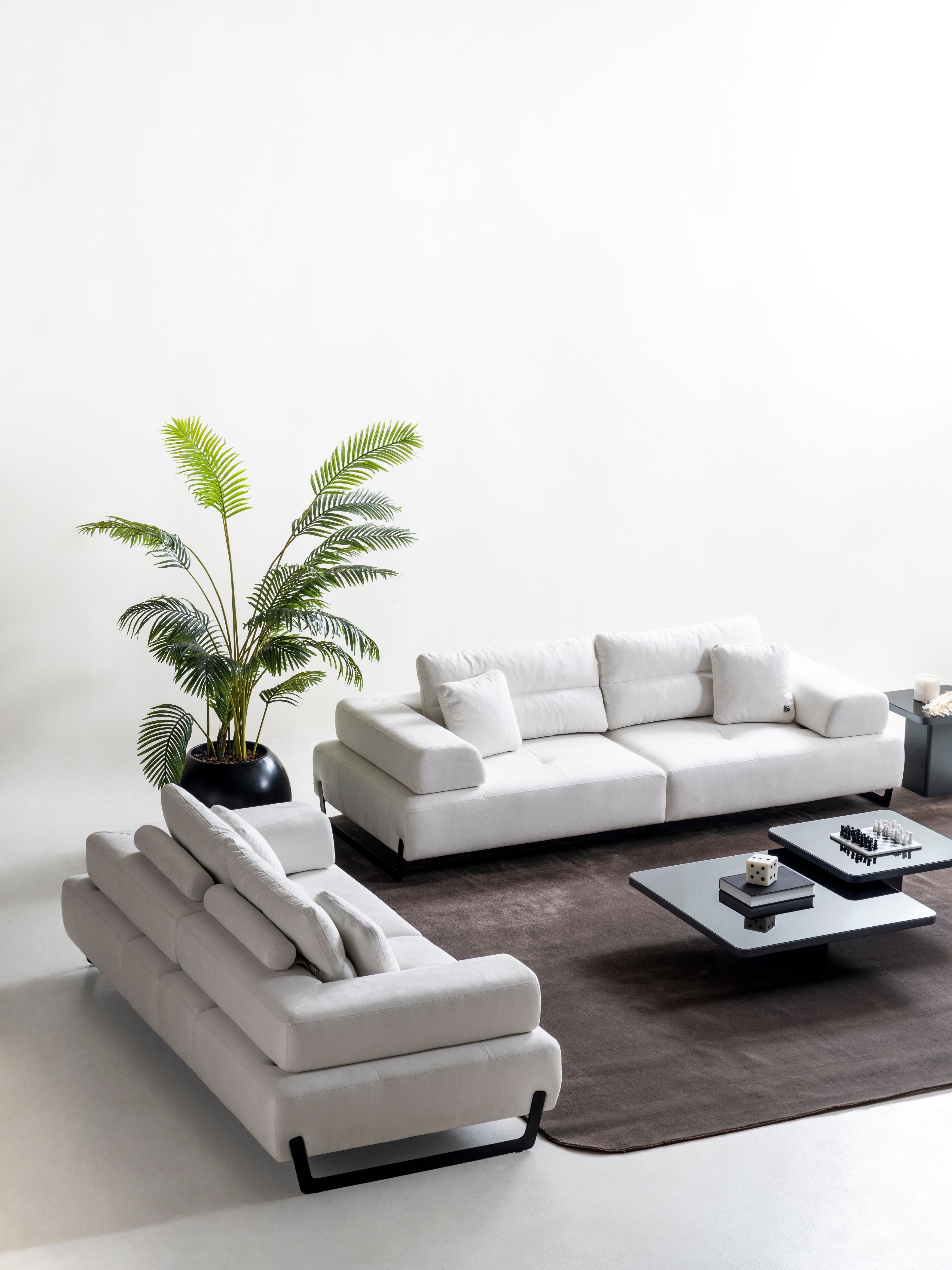 Триместен разтегателен диван «Sirocco» + 2 декоративни възглавници, ширина 250см