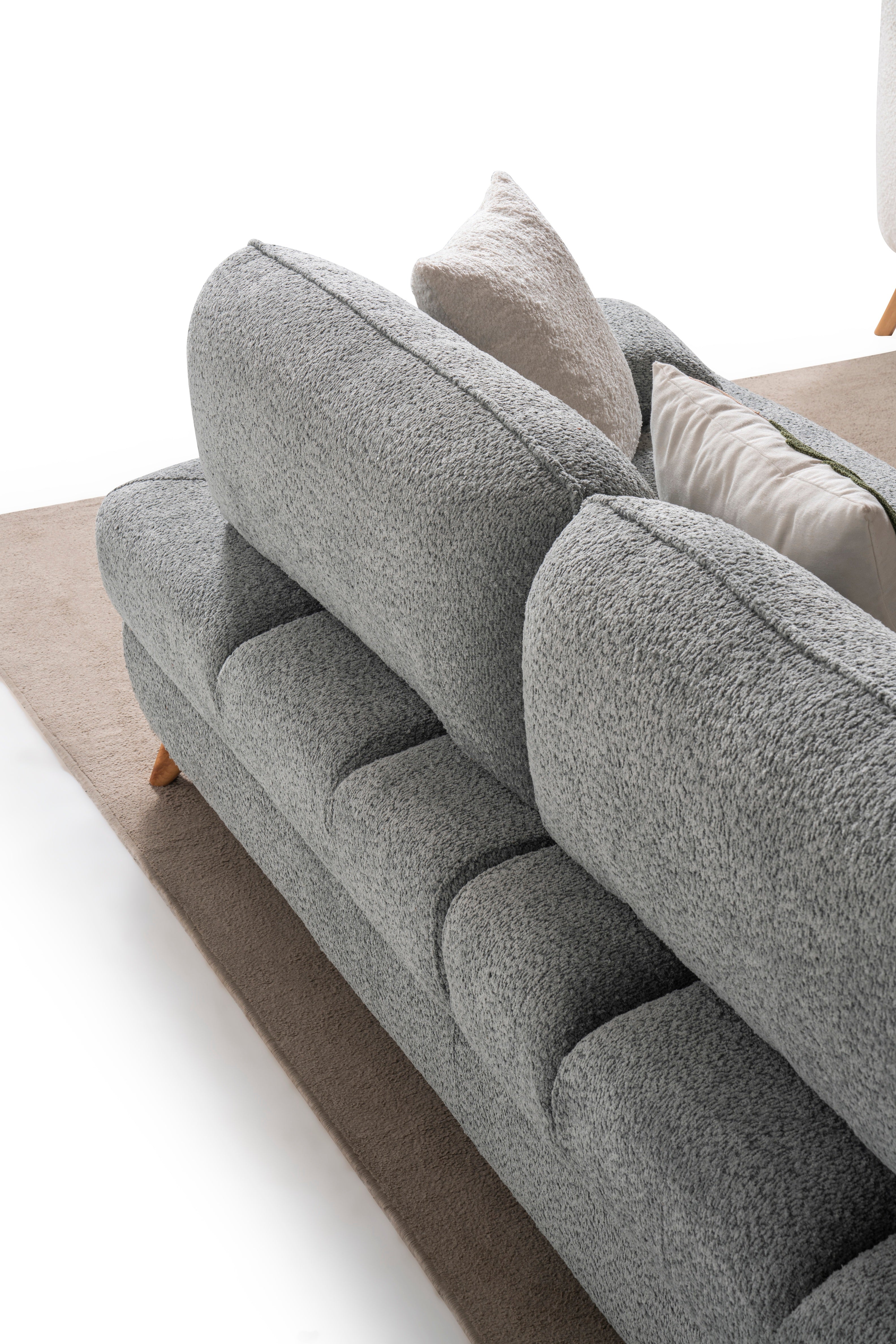 Триместен разтегателен диван «Montana» + 2 декоративни възглавници, с място за съхранение, ширина 240см