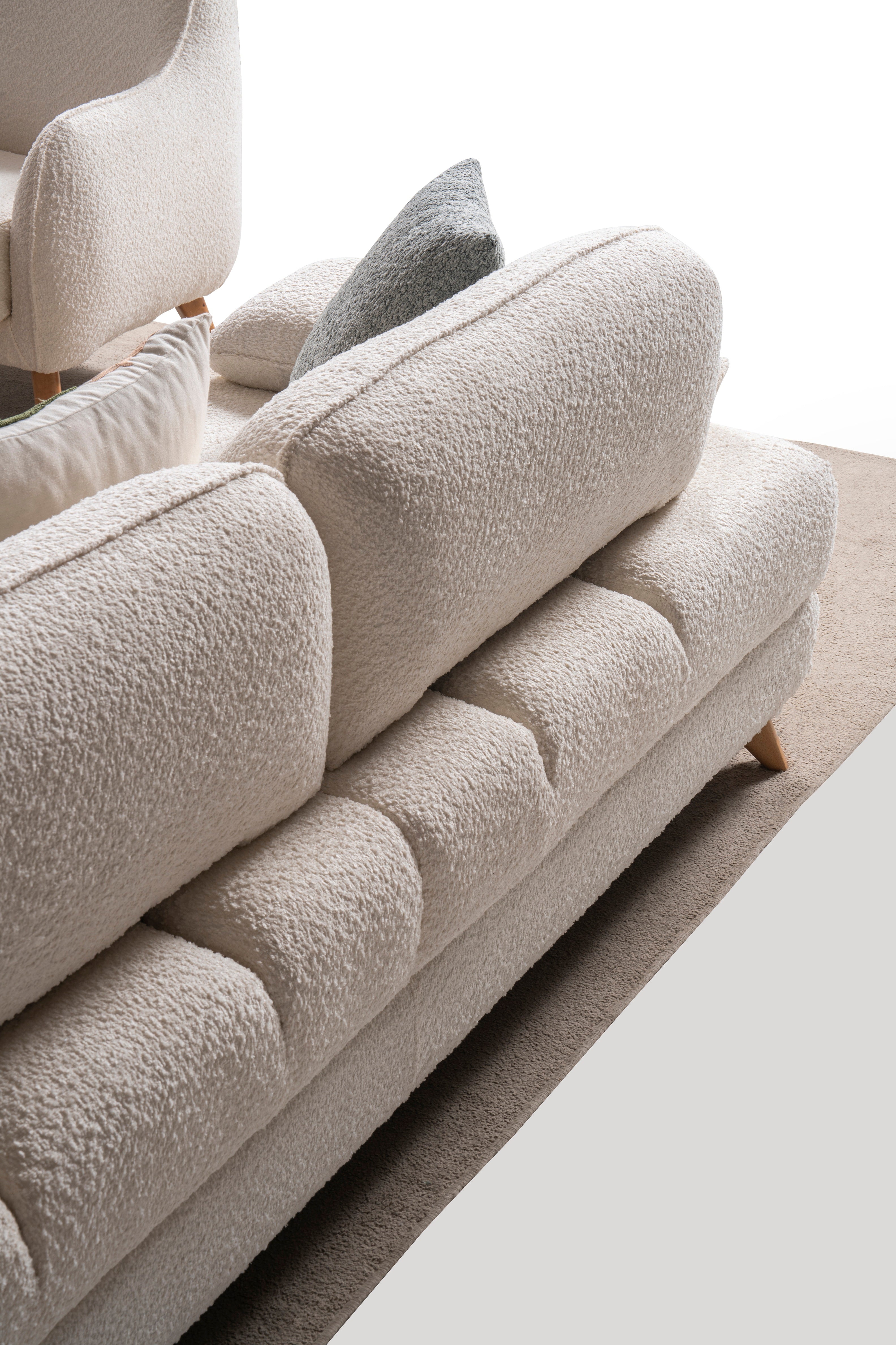 Триместен разтегателен диван «Montana» + 2 декоративни възглавници, с място за съхранение, ширина 240см