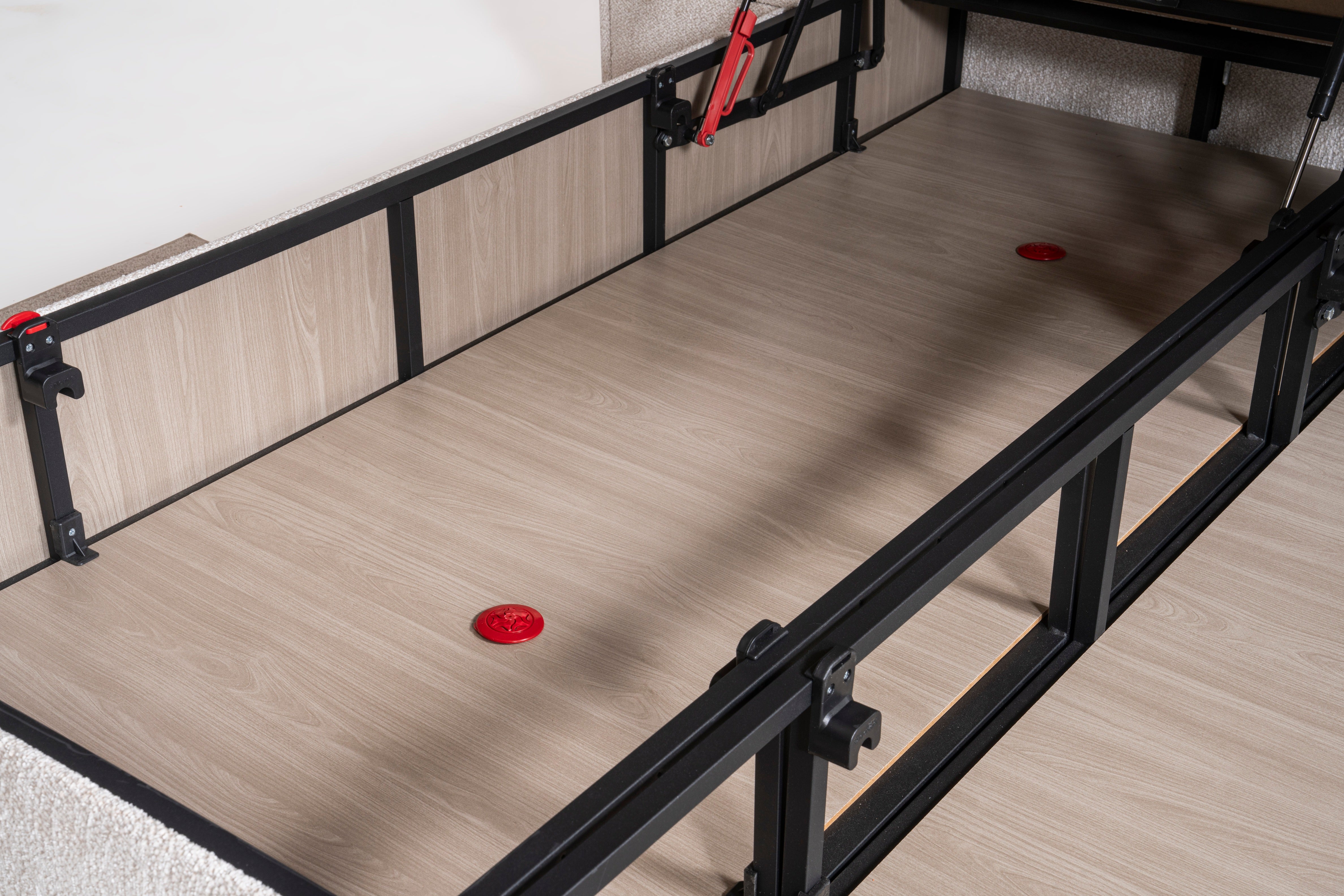 Тапицирано легло «Bohem» + Матрак и табла - с място за съхранение, повдигащ механизъм, система за безшумно затваряне