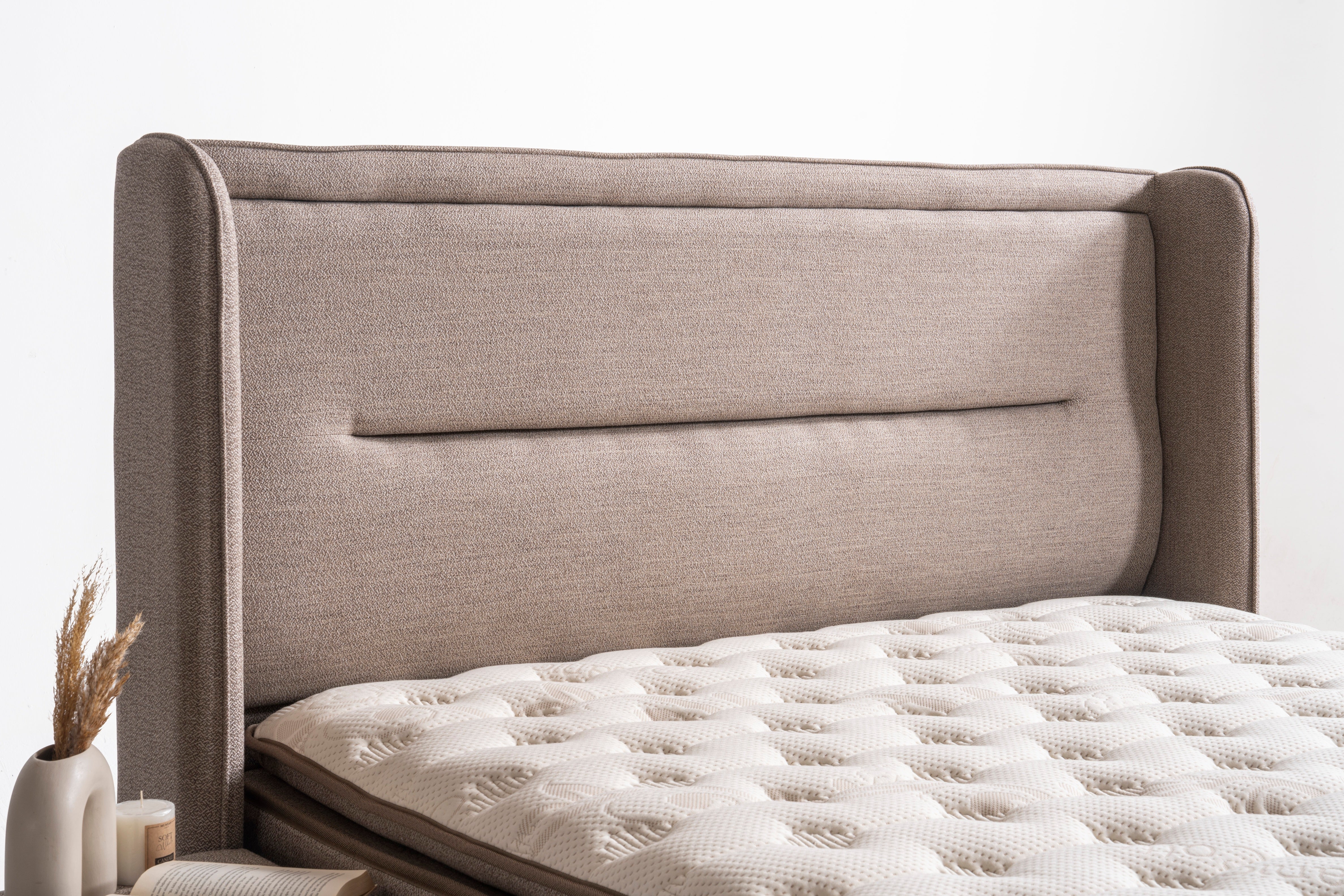 Тапицирано легло «Pirlanta» + Матрак и табла - с място за съхранение, повдигащ механизъм, система за безшумно затваряне