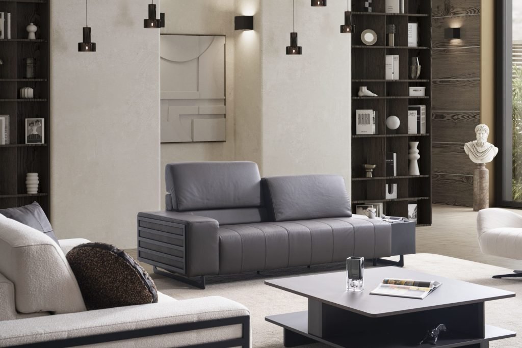 Триместен разтегателен диван «Selale» + две декоративни възглавници, ширина 240см