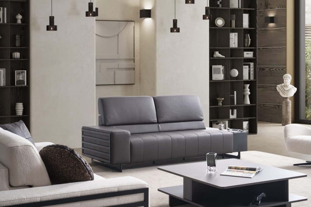 Триместен разтегателен диван «Selale» + две декоративни възглавници, ширина 240см