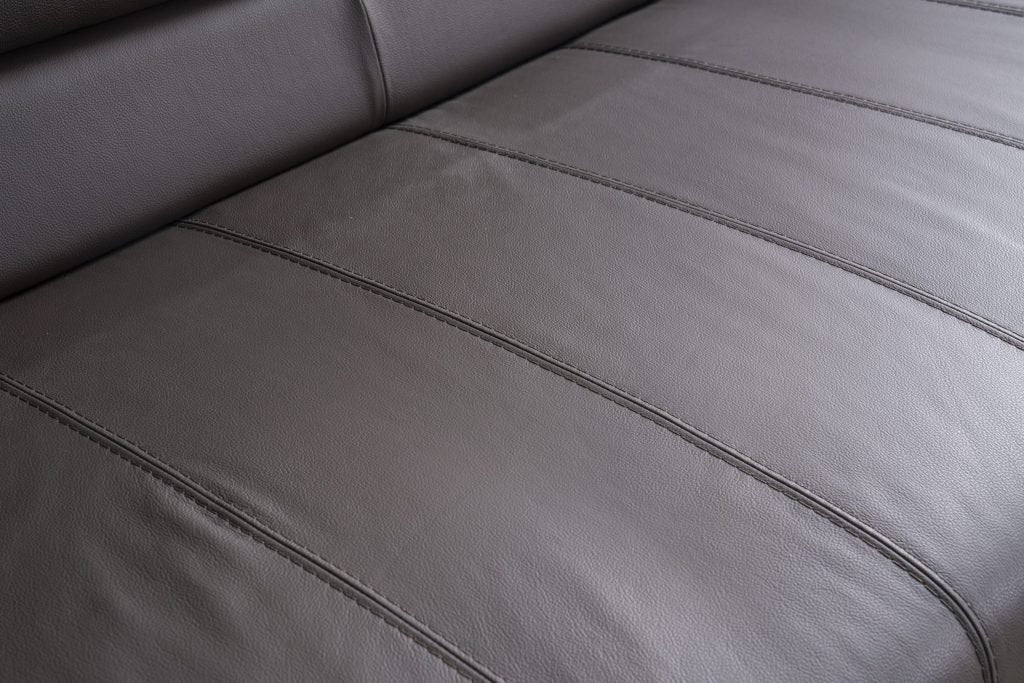 Триместен разтегателен диван «Selale» + две декоративни възглавници, ширина 240см