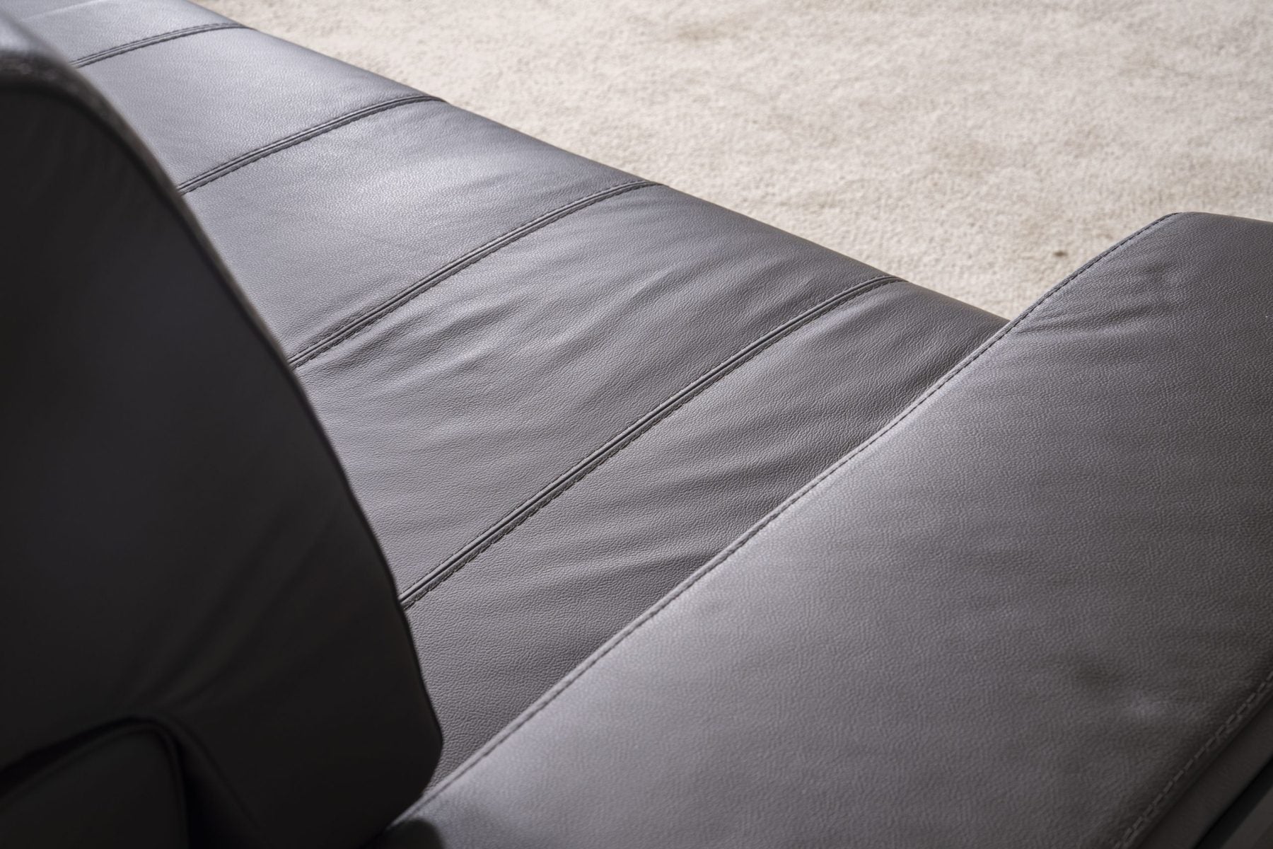 Триместен разтегателен диван «Selale» + две декоративни възглавници, ширина 240см