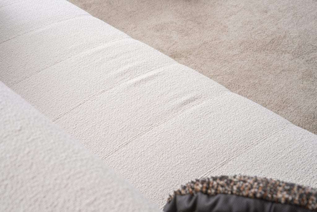 Триместен разтегателен диван «Selale» + две декоративни възглавници, ширина 240см