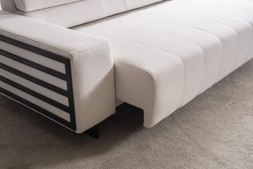 Триместен разтегателен диван «Selale» + две декоративни възглавници, ширина 240см