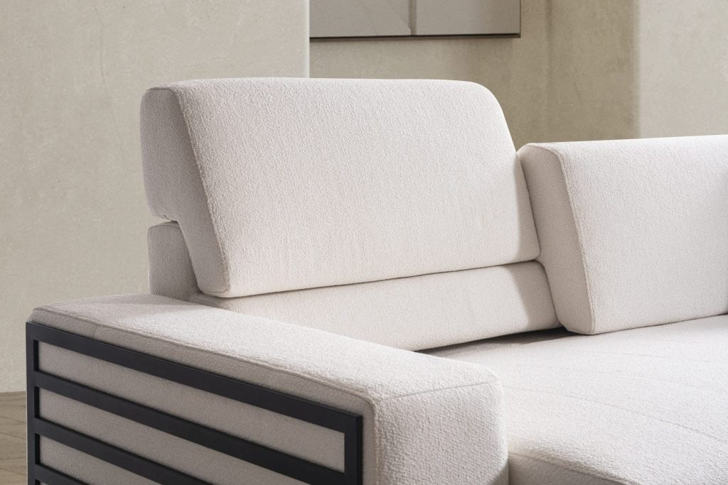 Триместен разтегателен диван «Selale» + две декоративни възглавници, ширина 240см