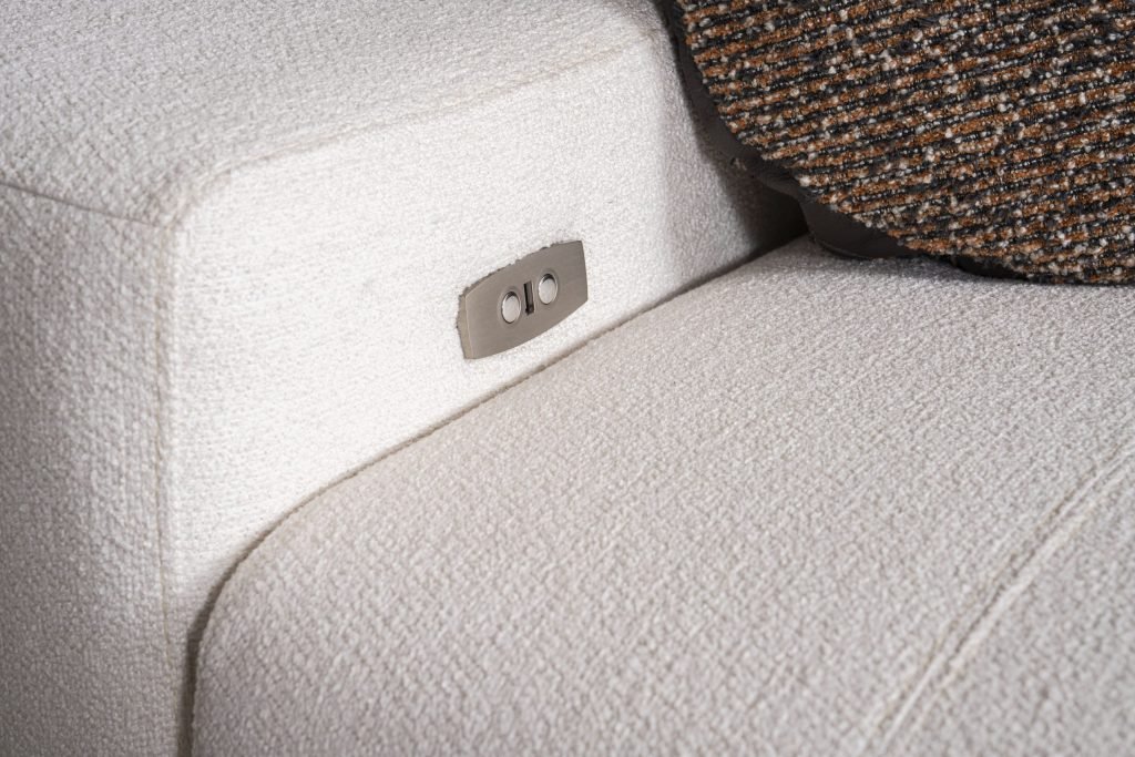 Триместен разтегателен диван «Selale» + две декоративни възглавници, ширина 240см