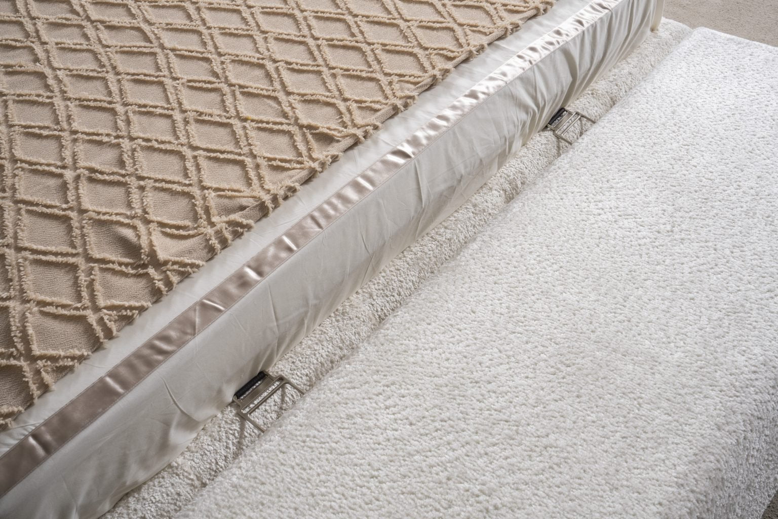 Тапицирано легло «Sky» с регулираща табла, с място за съхранение