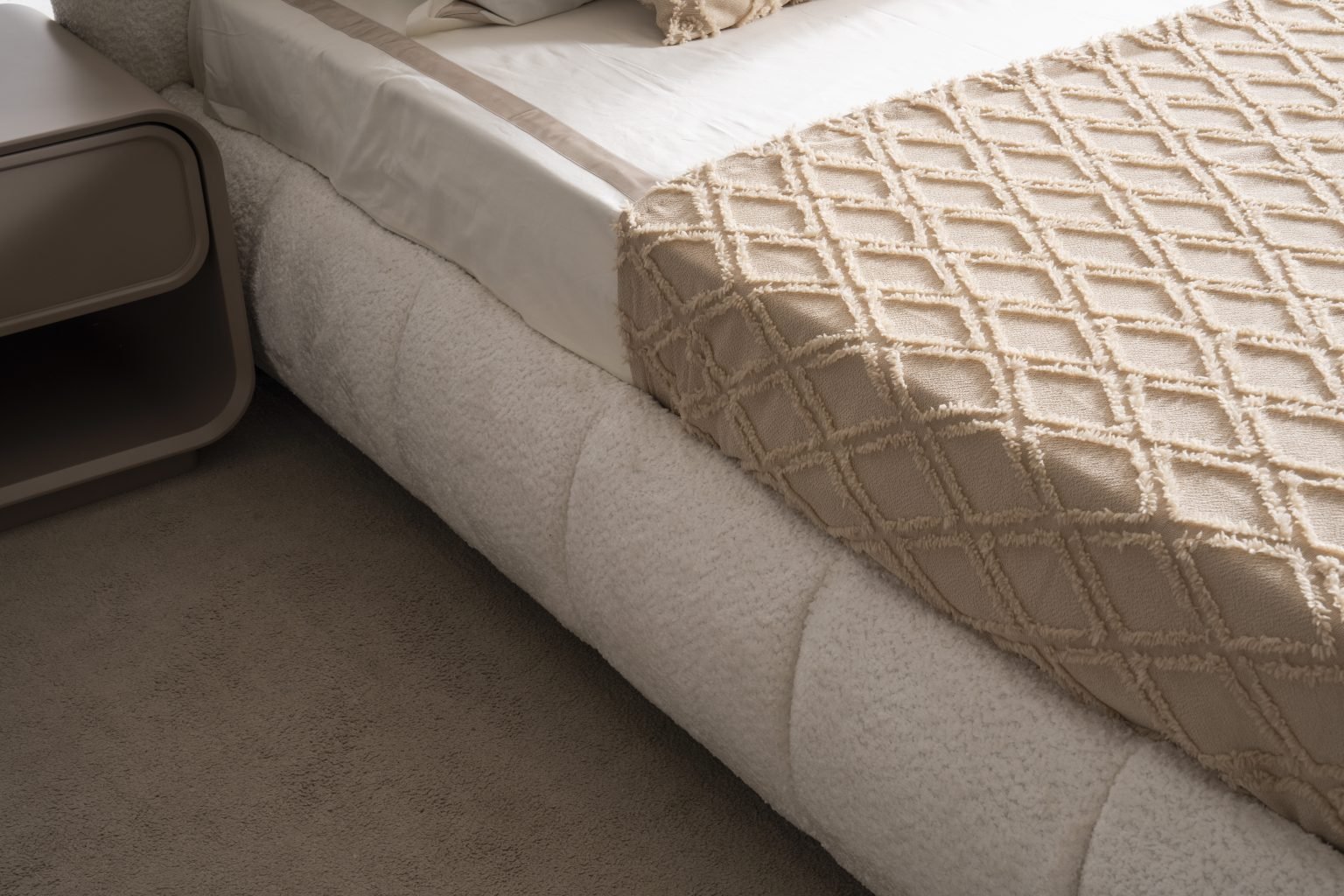 Тапицирано легло «Sky» с регулираща табла, с място за съхранение