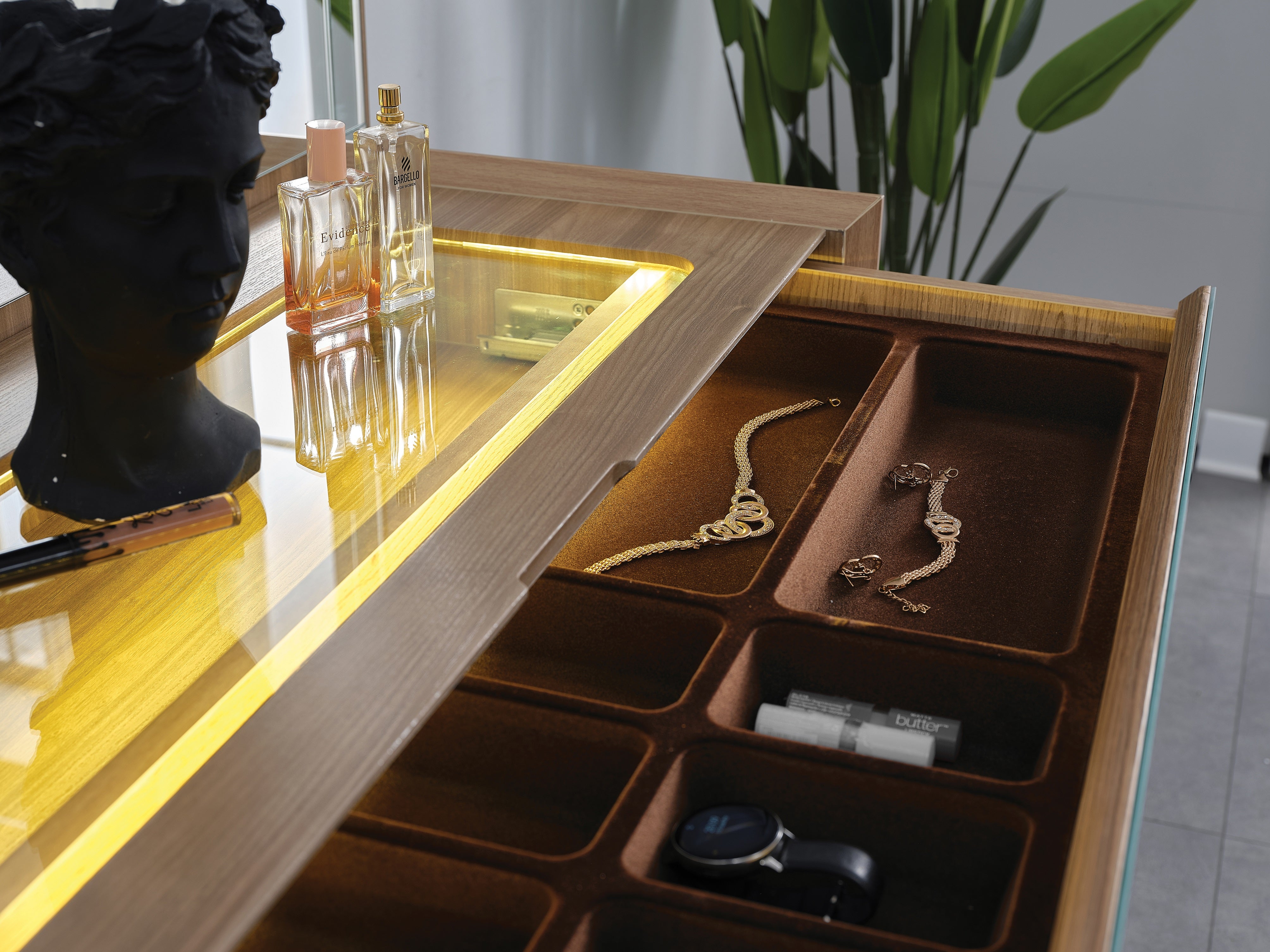 Тоалетка с огледало и табуретка Idol Mobilya Oslo