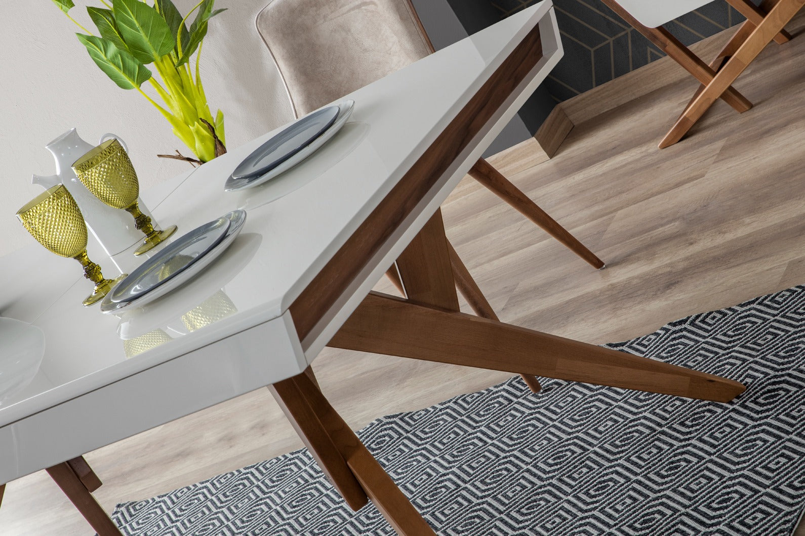 Трапезна разтегателна маса «Royal» с размер 166х76х95см