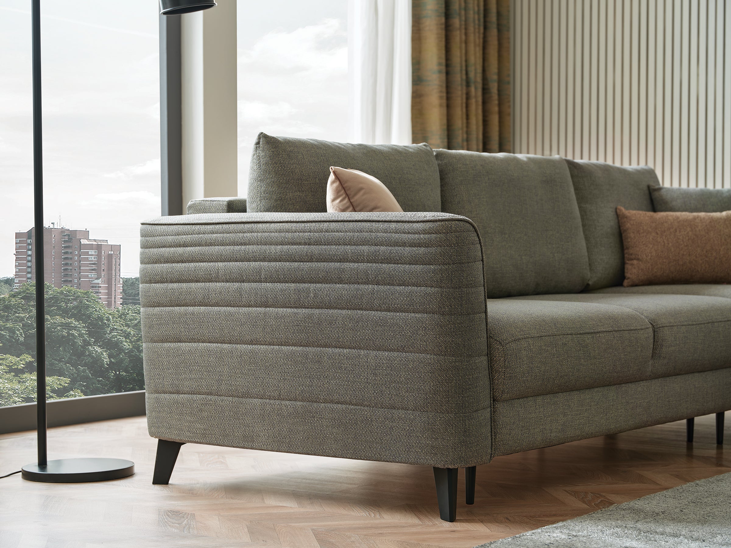 Ъглов разтегателен диван «Grace» + три декоративни възглавници, ширина 226см