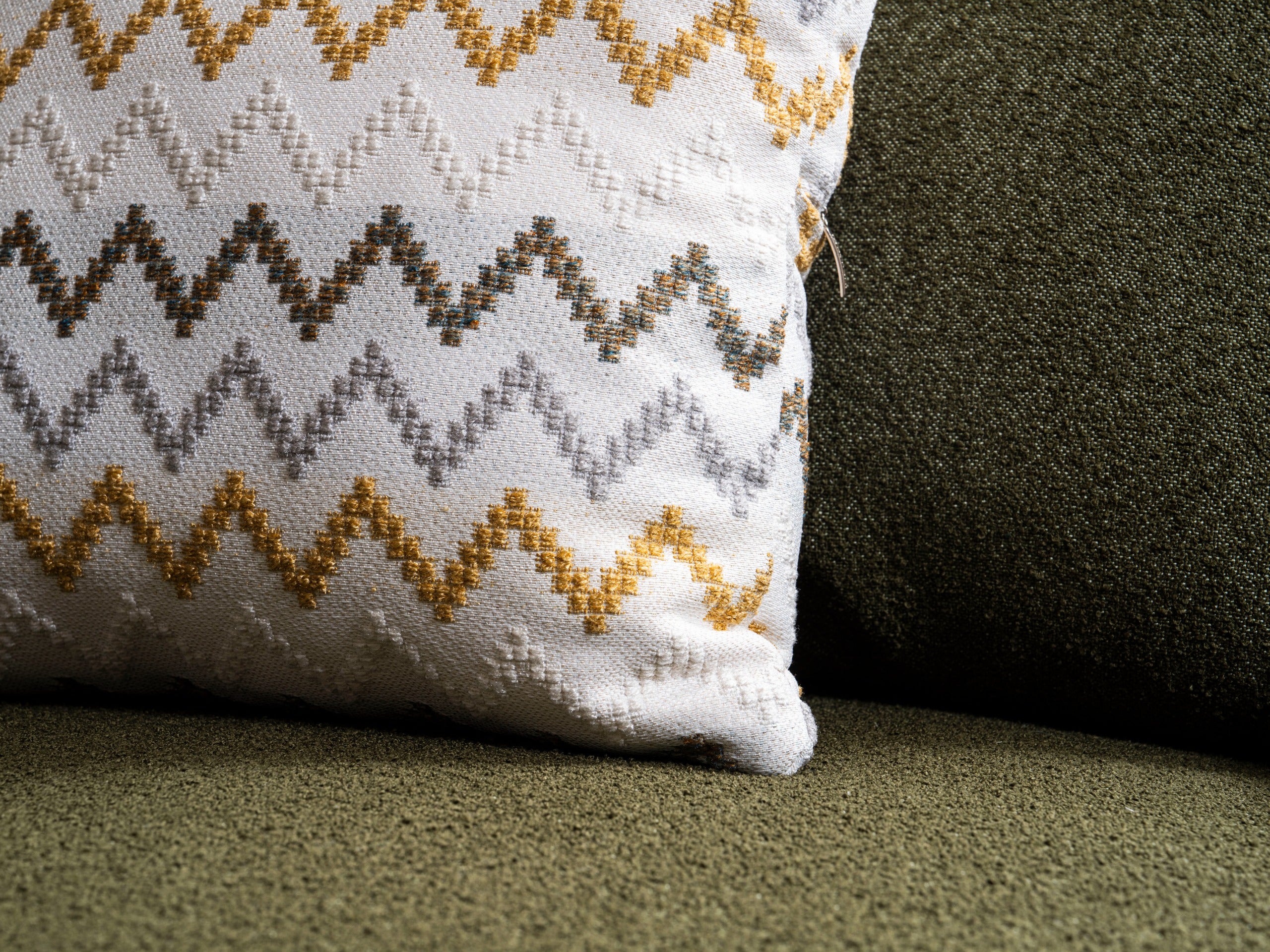 Ъглов разтегателен диван «Goynuk Relax» + четири декоративни възглавници, ширина 270см