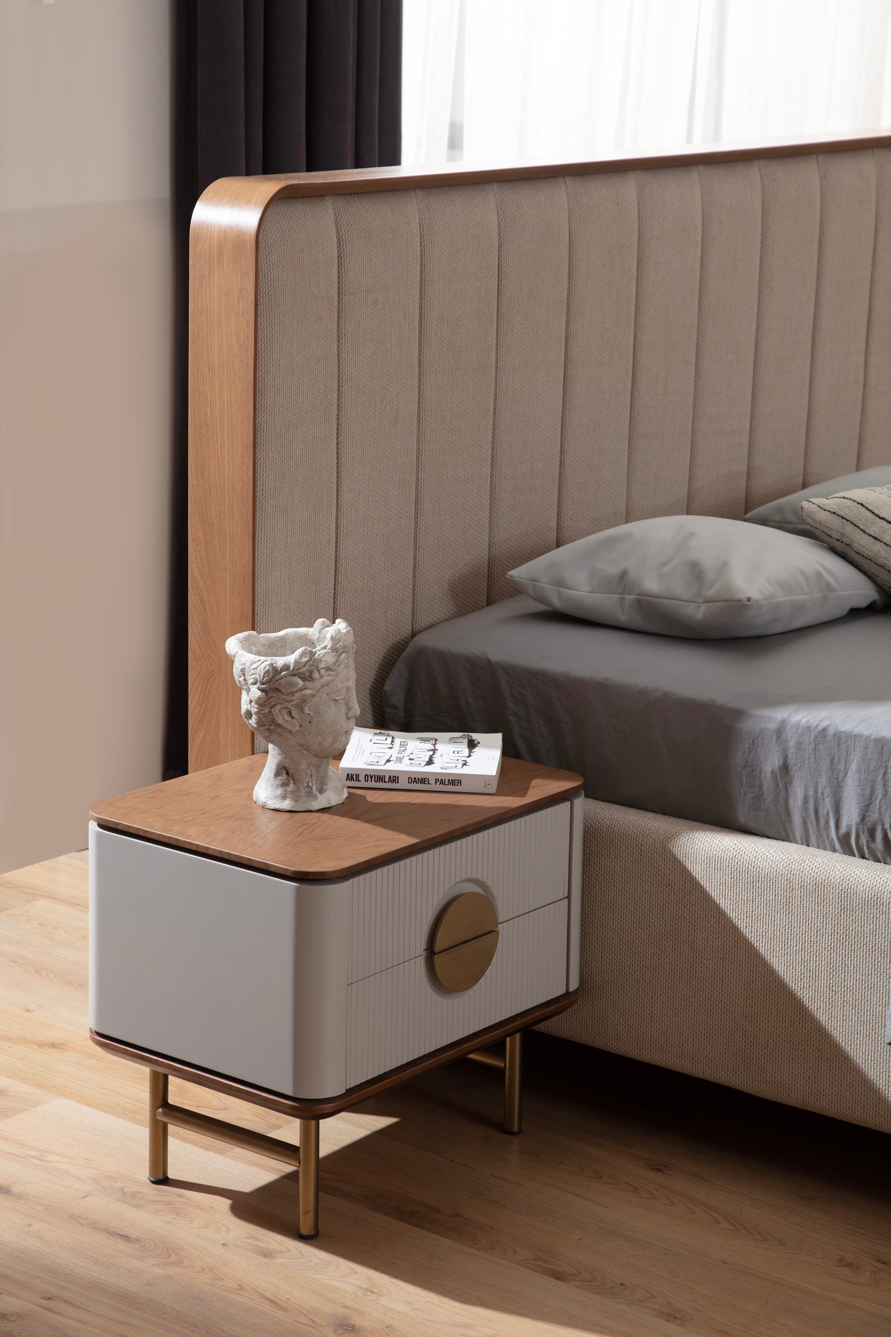 Нощно шкафче «Viola» + две чекмеджета, размер 62х50х42см