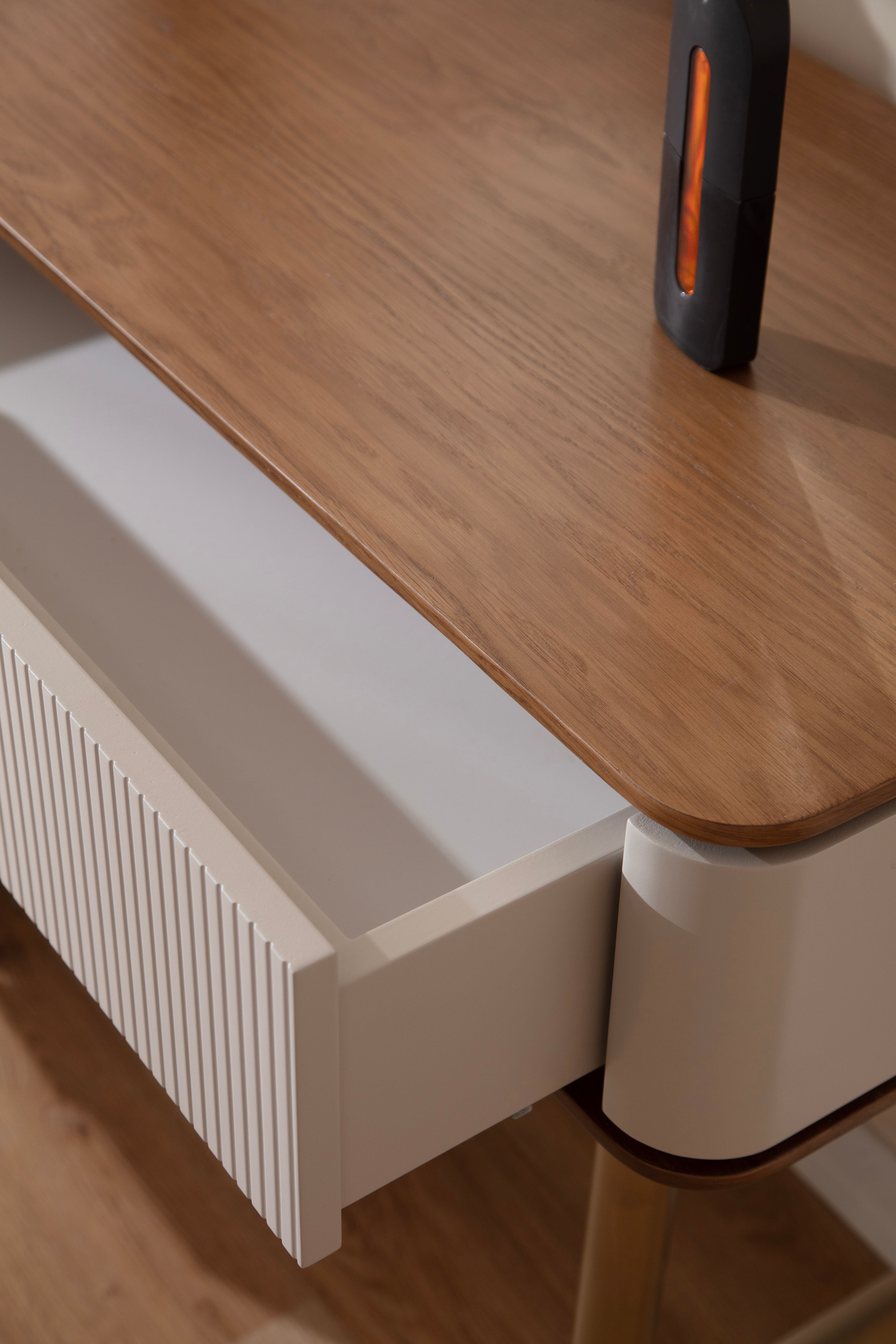 Тоалетка «Viola» + огледало и скрин с три чекмеджета, размер 145х84х45см