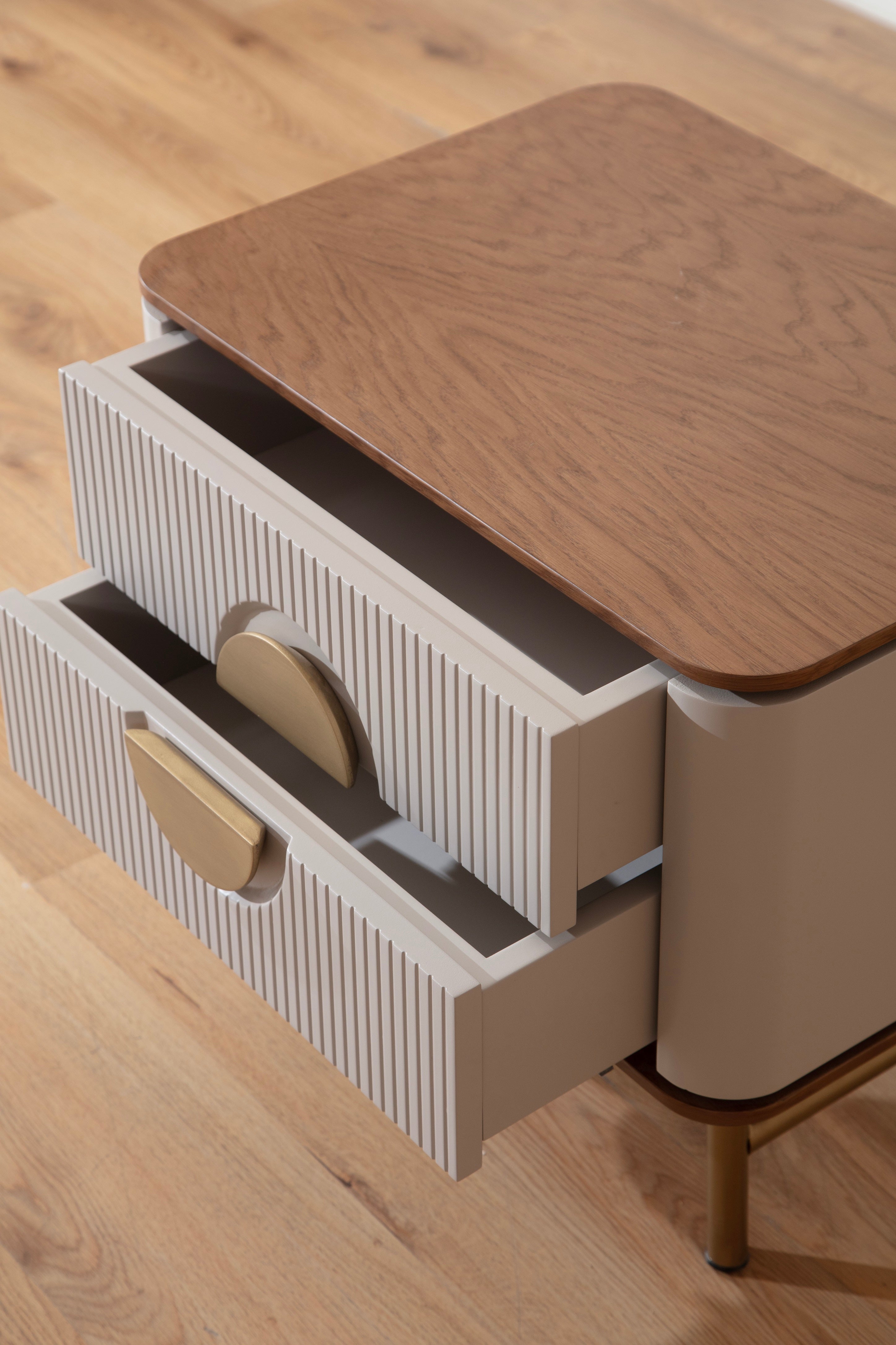 Нощно шкафче «Viola» + две чекмеджета, размер 62х50х42см