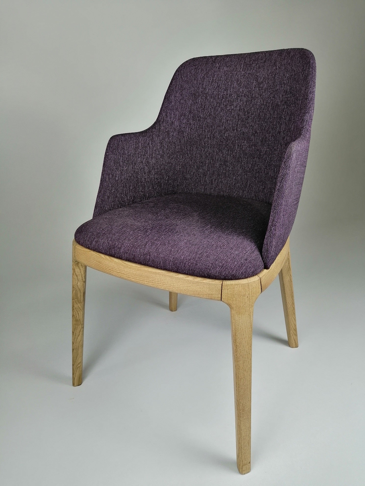 Трапезен стол «Nirvana»с подлакътник, с тапицерия, 50+ вида дамаски