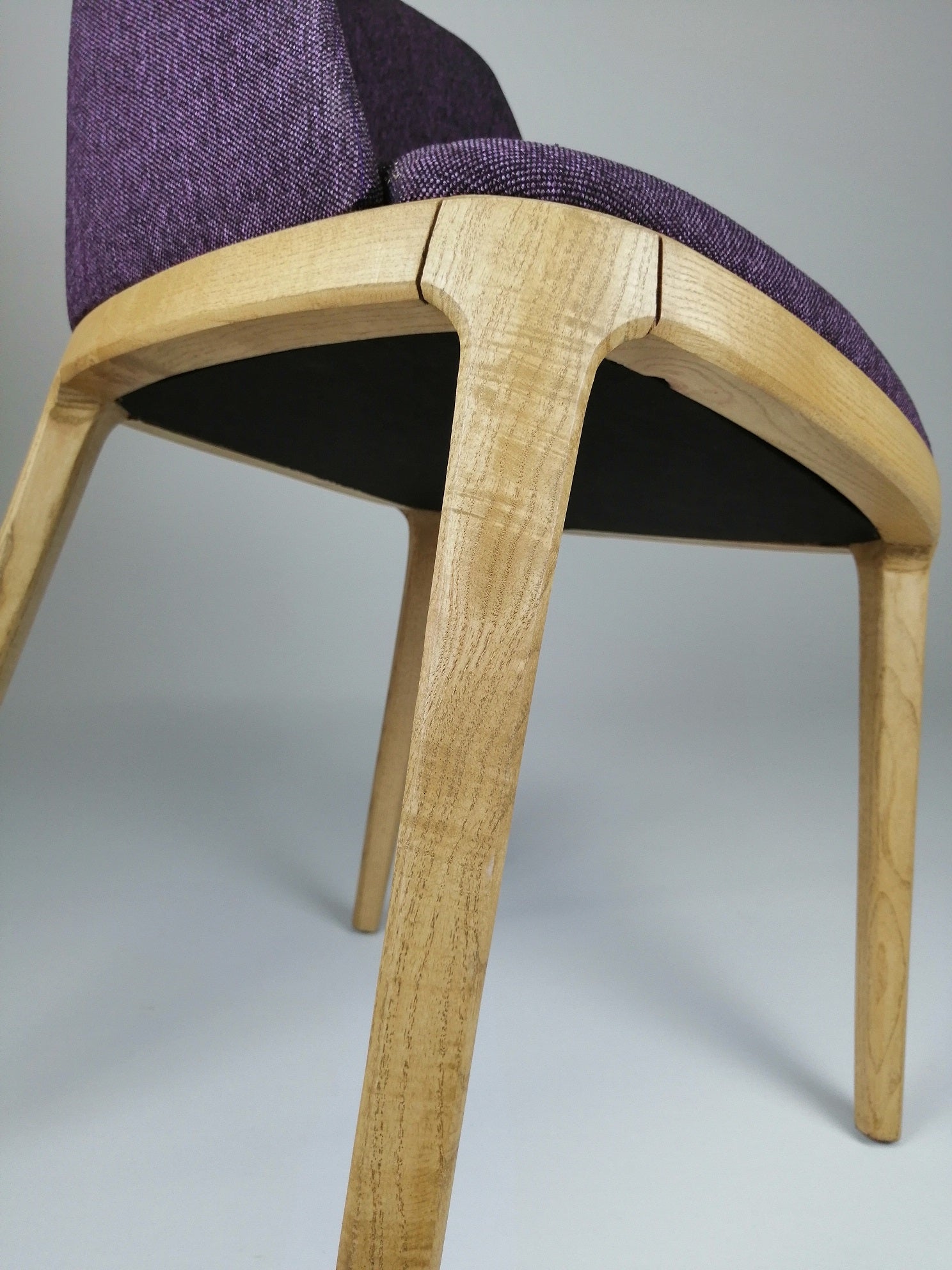 Трапезен стол «Nirvana»с подлакътник, с тапицерия, 50+ вида дамаски