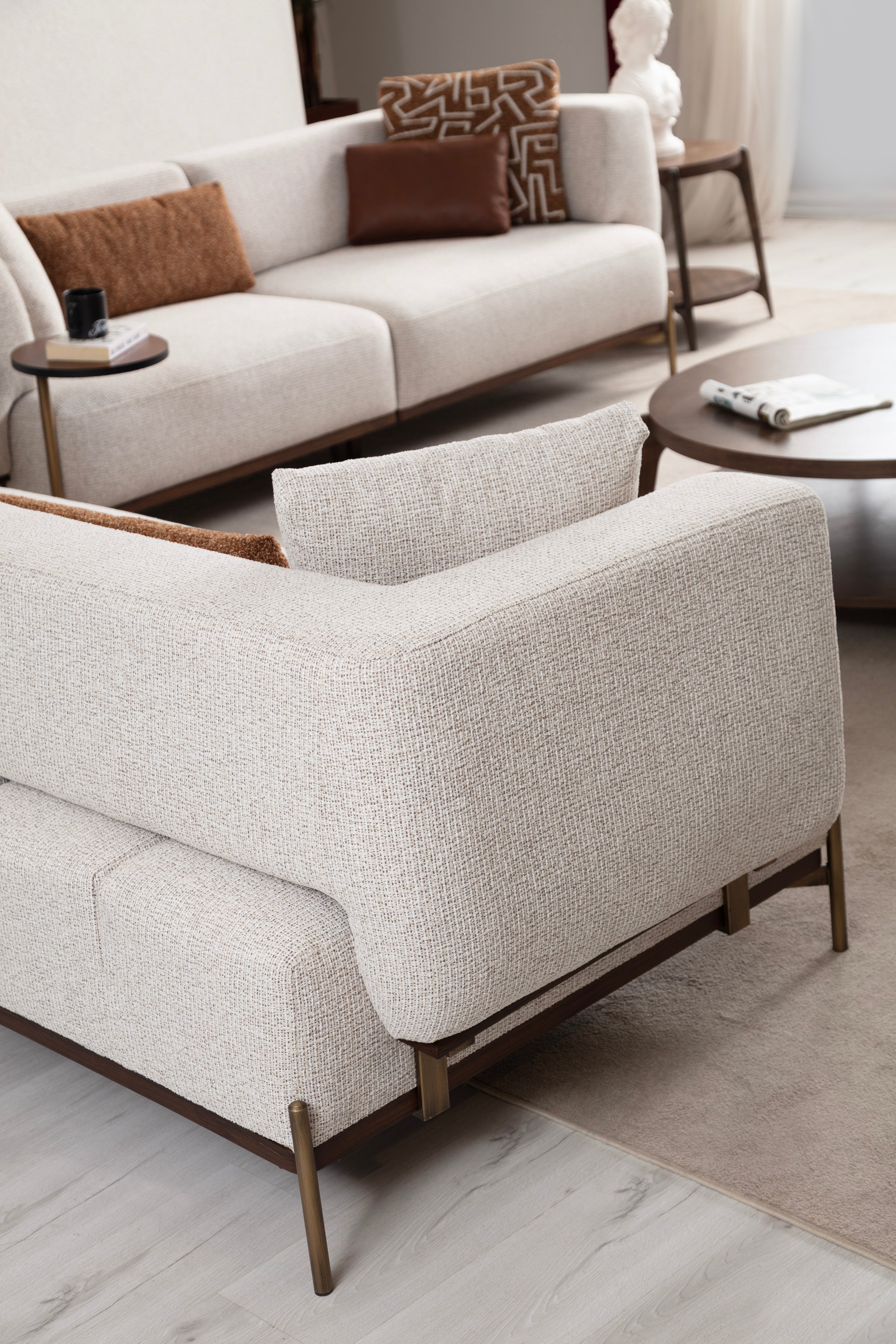 Триместен разтегателен диван «Tesla» + 4 декоративни възглавници, ширина 226см