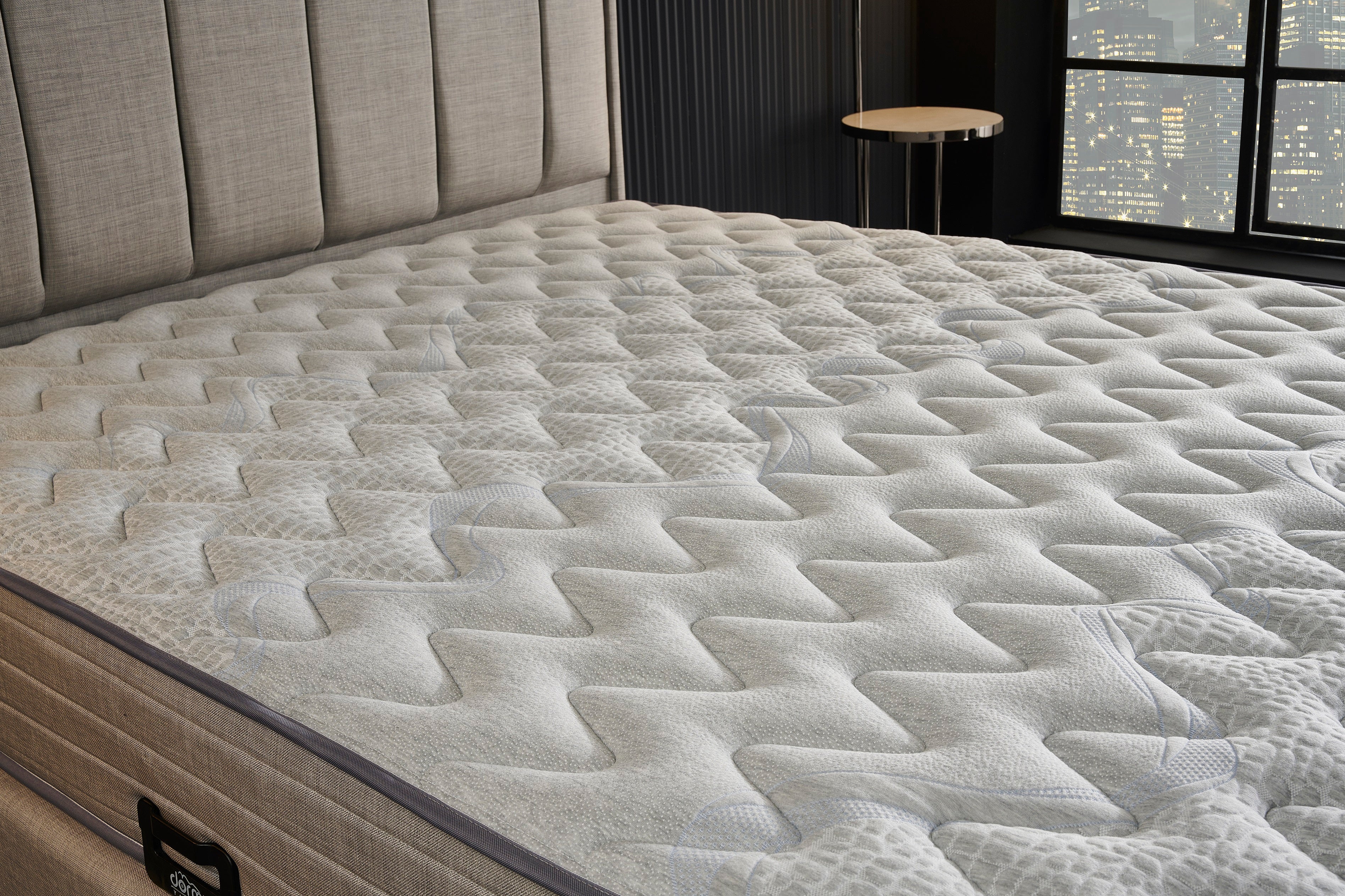 Тапицирано легло «Lapis» + Матрак и табла - с място за съхранение, повдигащ механизъм, система за безшумно затваряне