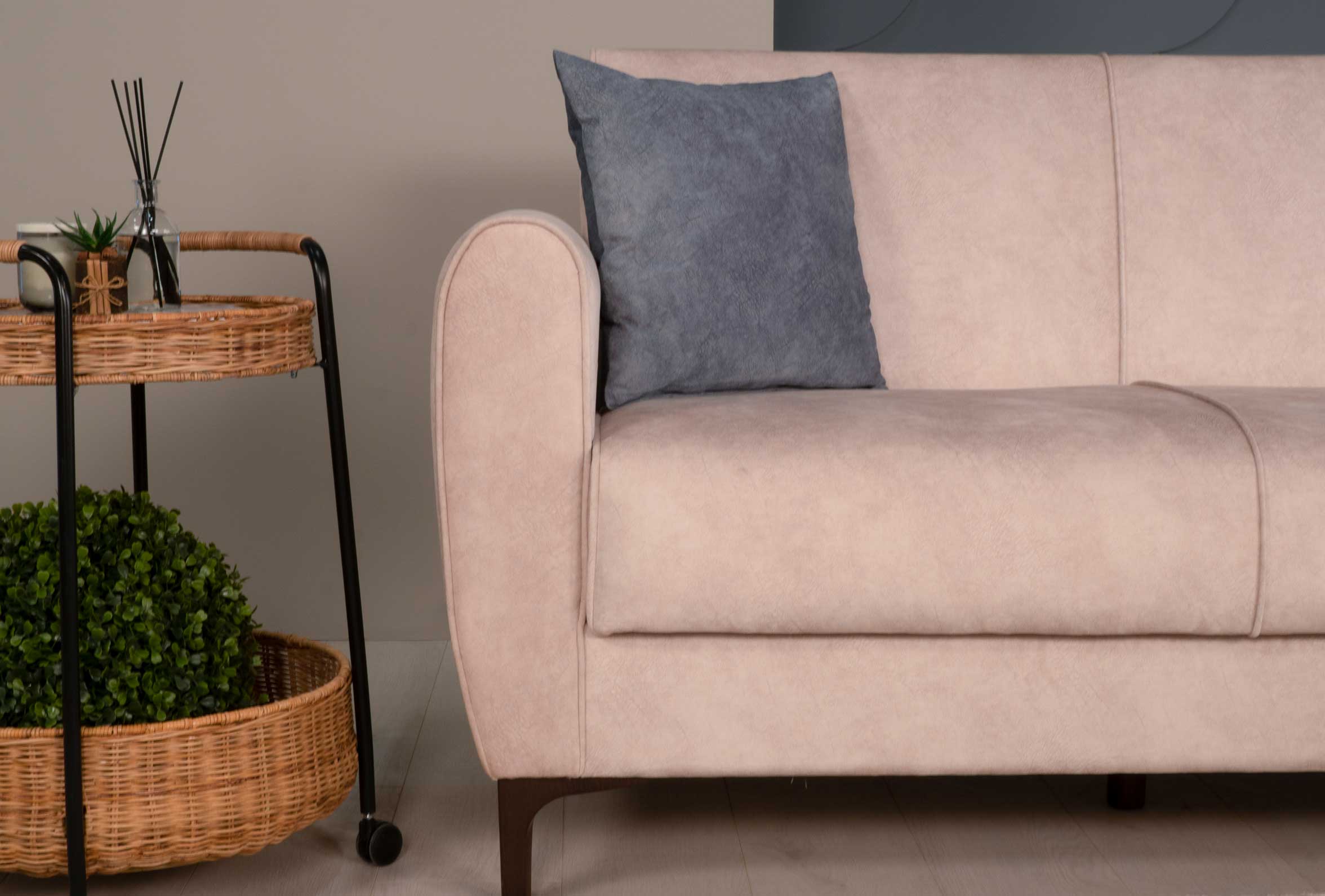 Ъглов разтегателен диван «Leo» + две декоративни възглавници, с място за съхранение, ширина 226см