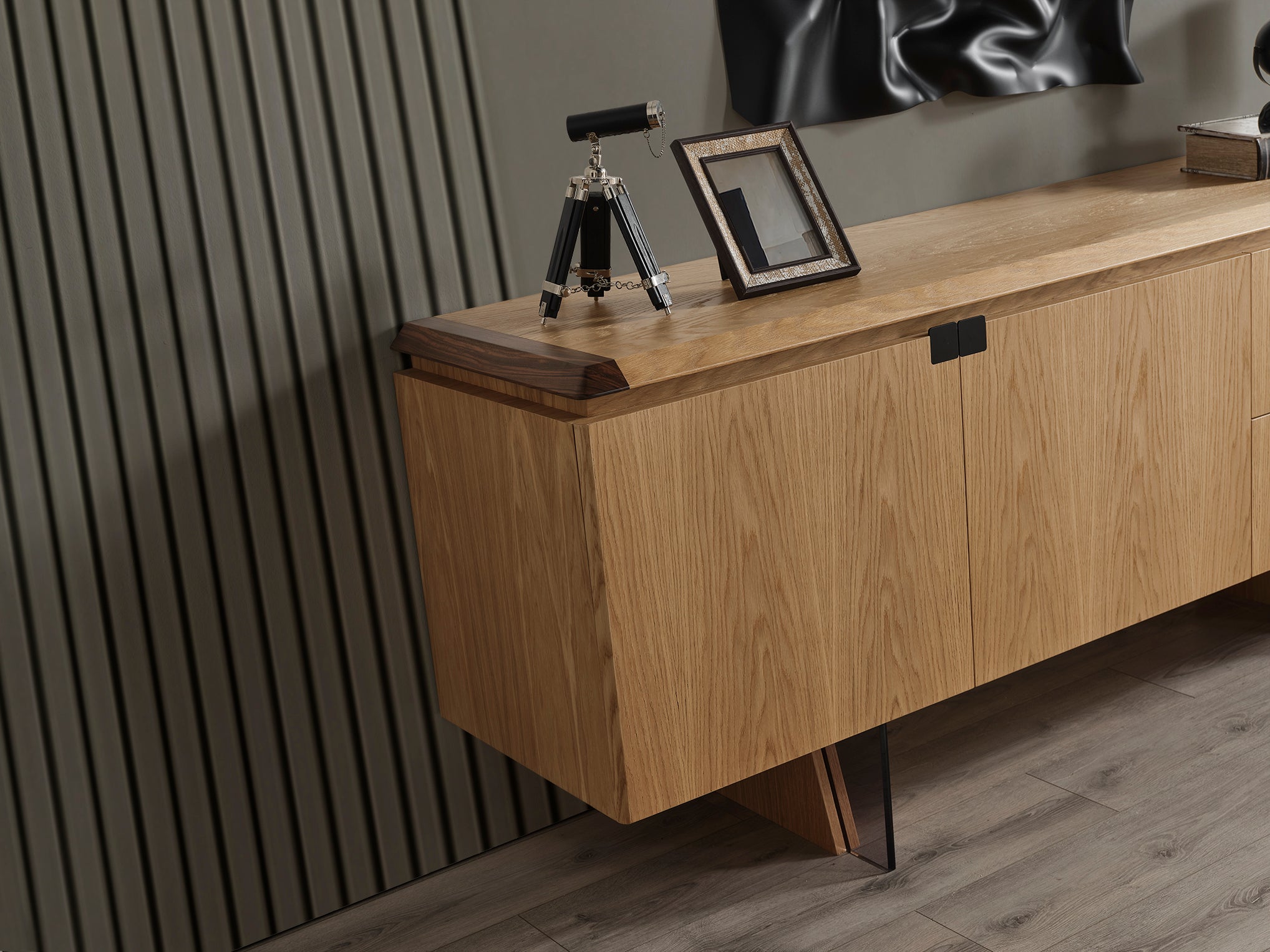 Бюфет «MK 40» с естествен фурнир, размер 208х82х49см