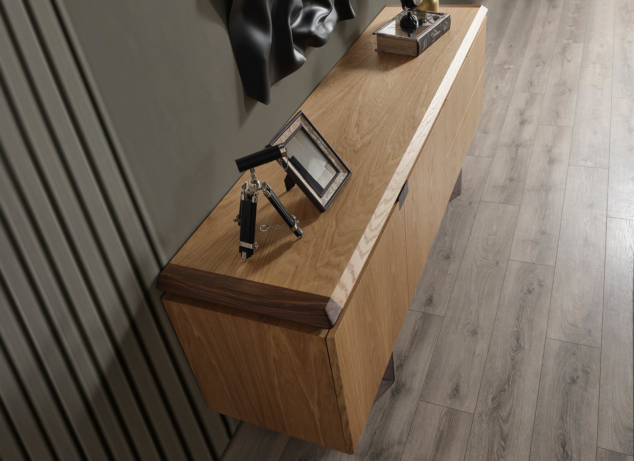 Бюфет «MK 40» с естествен фурнир, размер 208х82х49см