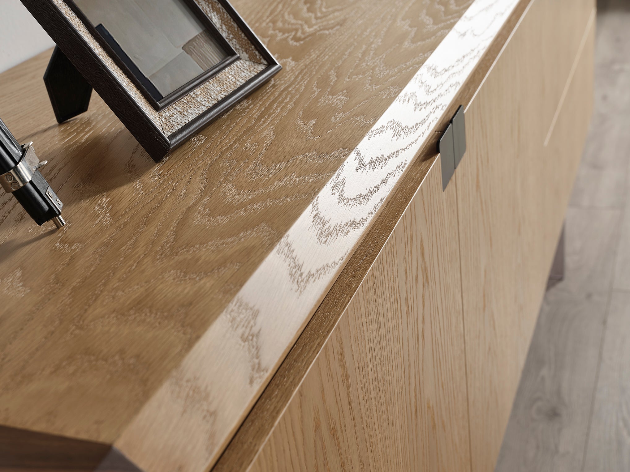 Бюфет «MK 40» с естествен фурнир, размер 208х82х49см