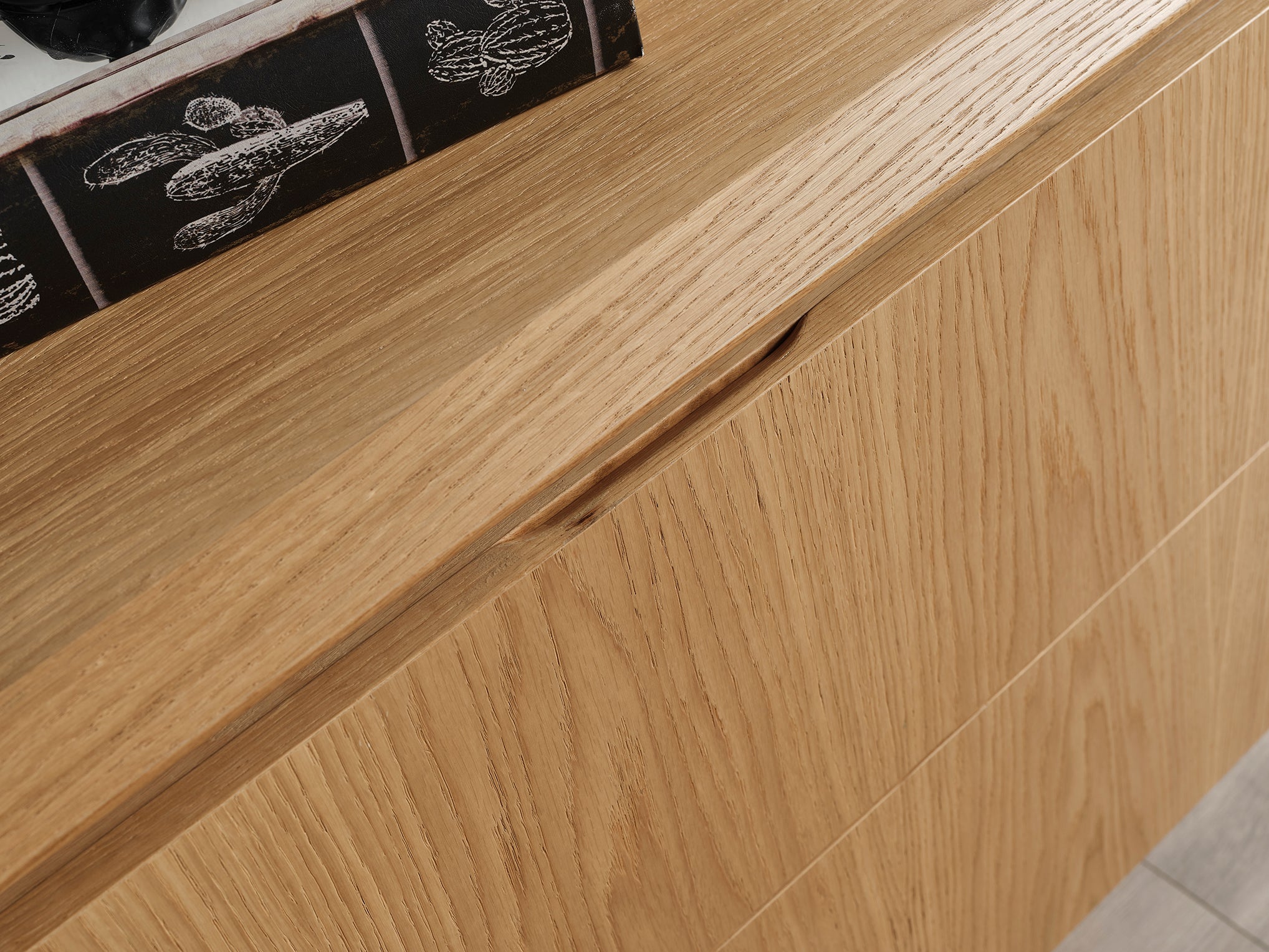 Бюфет «MK 40» с естествен фурнир, размер 208х82х49см