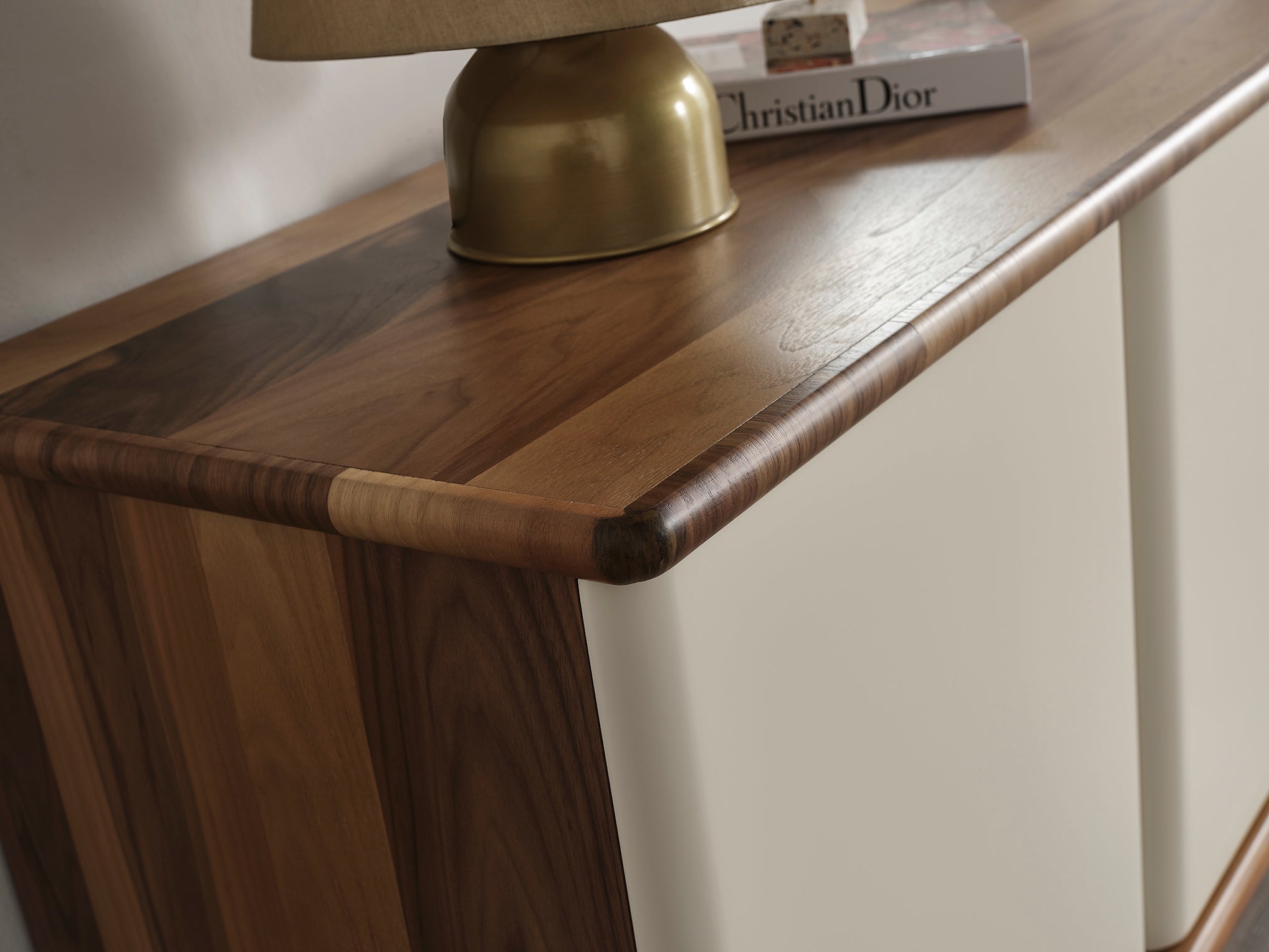 Бюфет «MK 44» с естествен фурнир, размер 208х79х47см